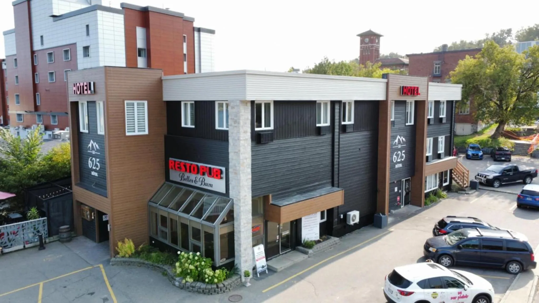 Property building in Hôtel le 625