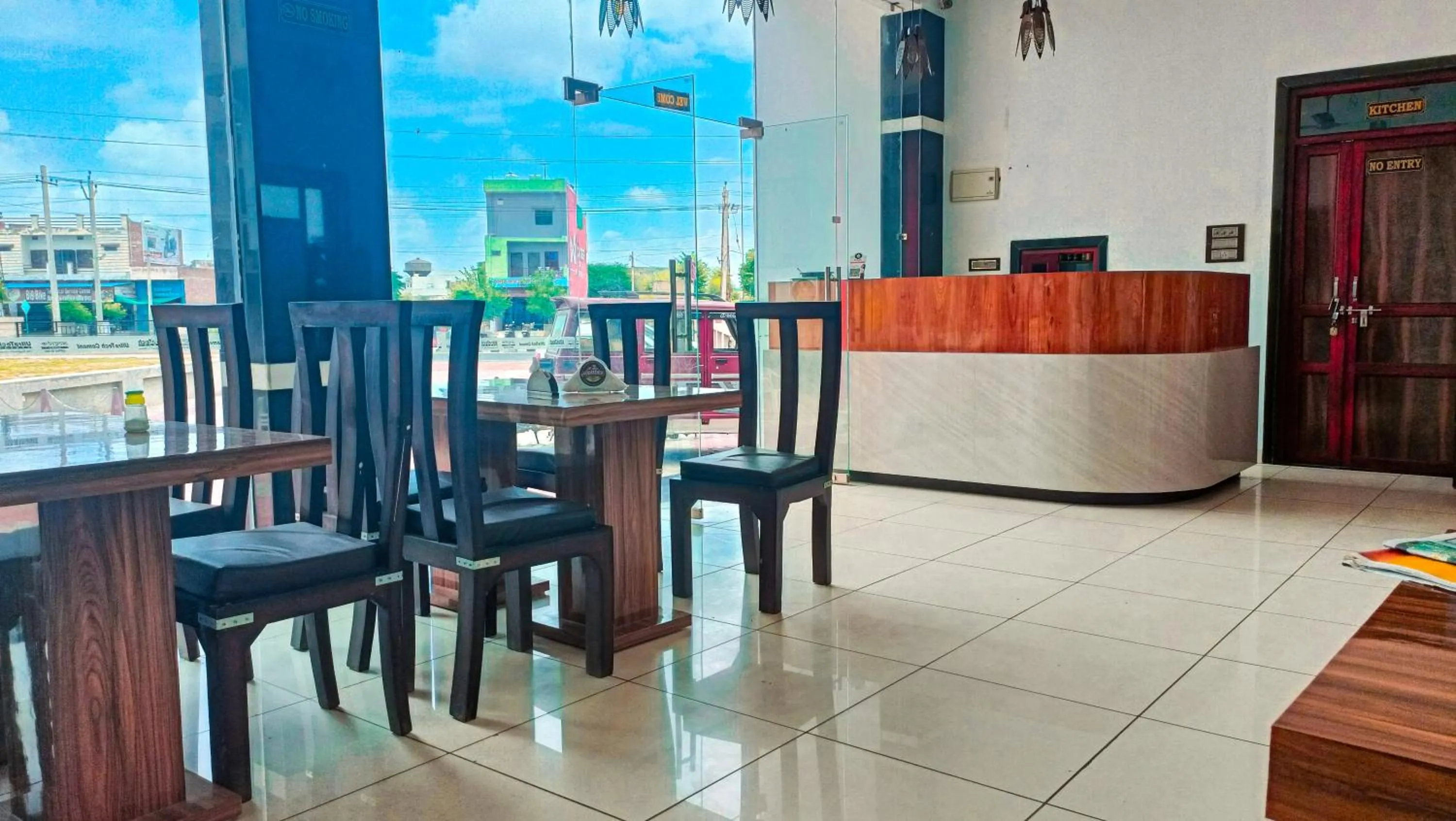 Restaurant/places to eat in Sangam Hotel