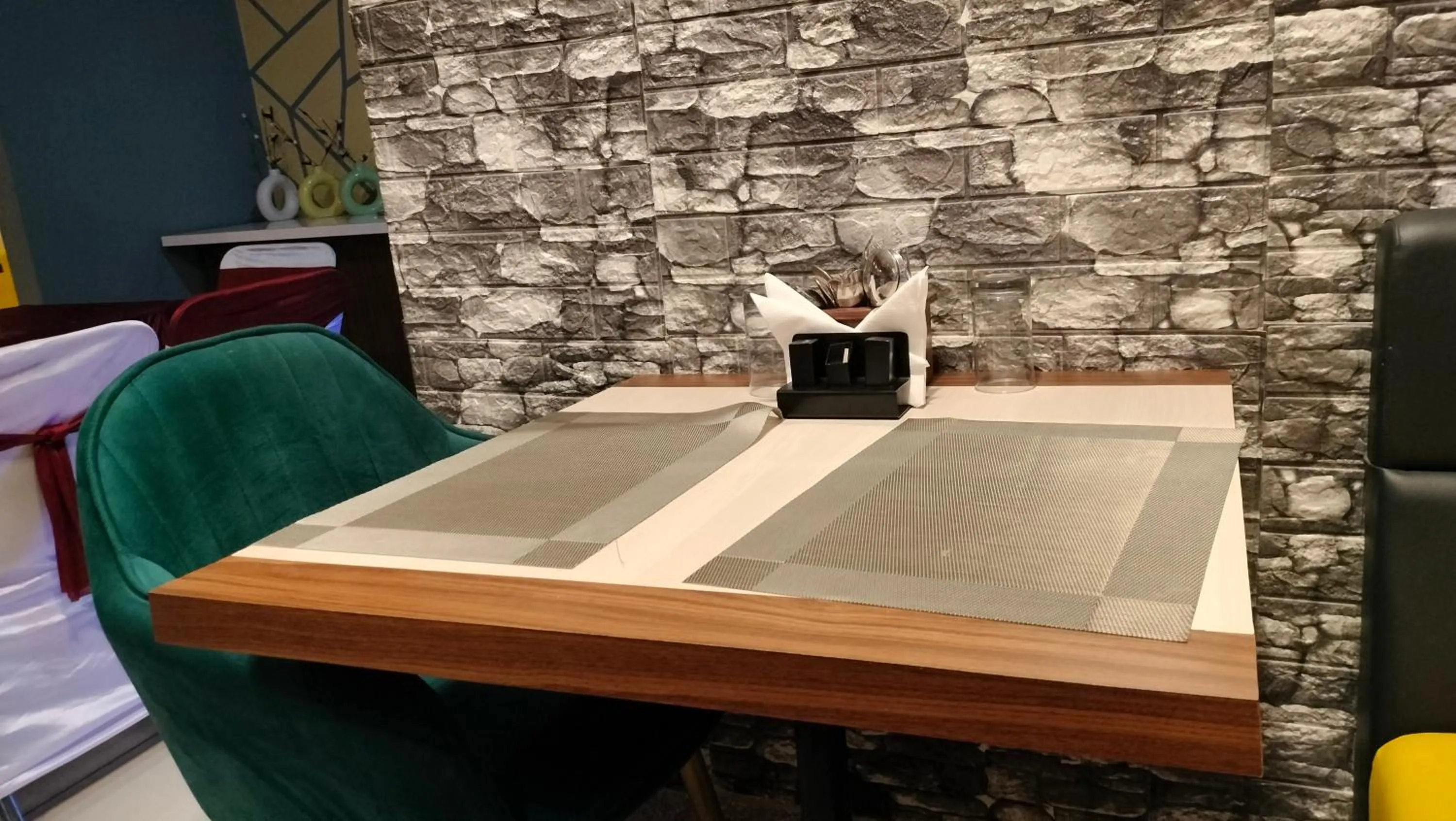 Restaurant/places to eat in Sangam Hotel