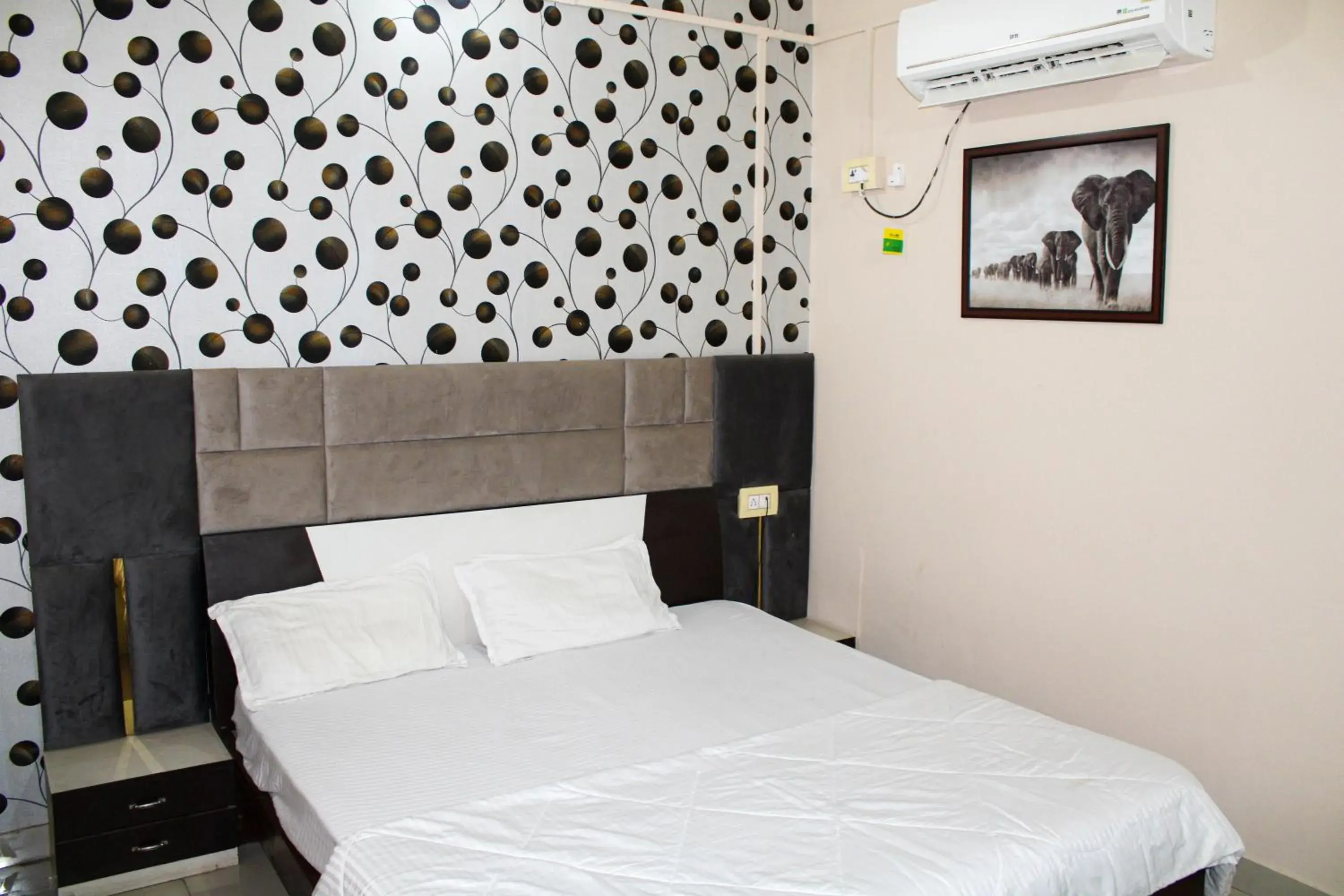 Bed in Sangam Hotel Bed in Sangam Hotel