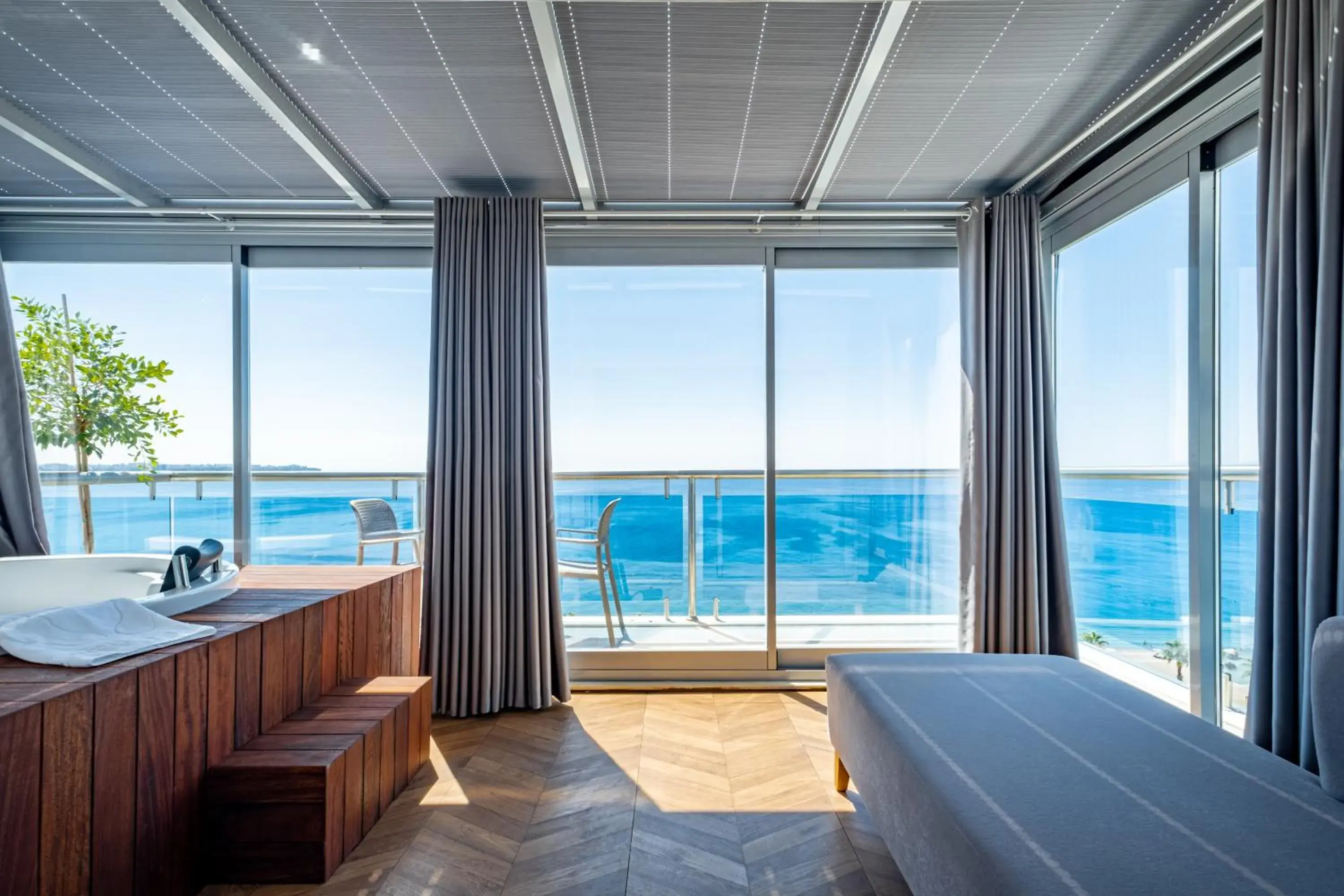 Deluxe Suite with Spa Bath in PEARLY HOTEL Deluxe Suite with Spa Bath in PEARLY HOTEL