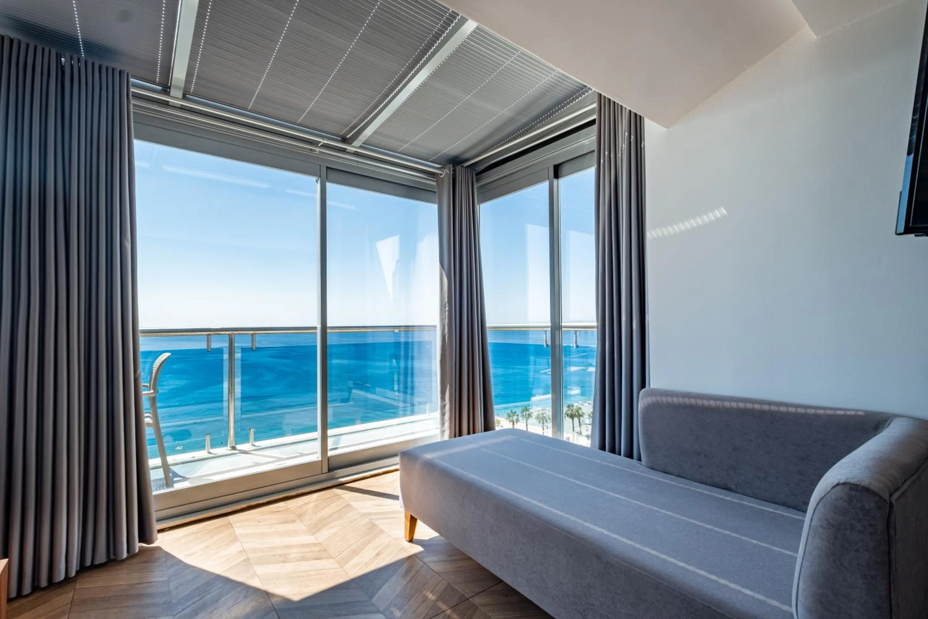 Seating area in PEARLY HOTEL