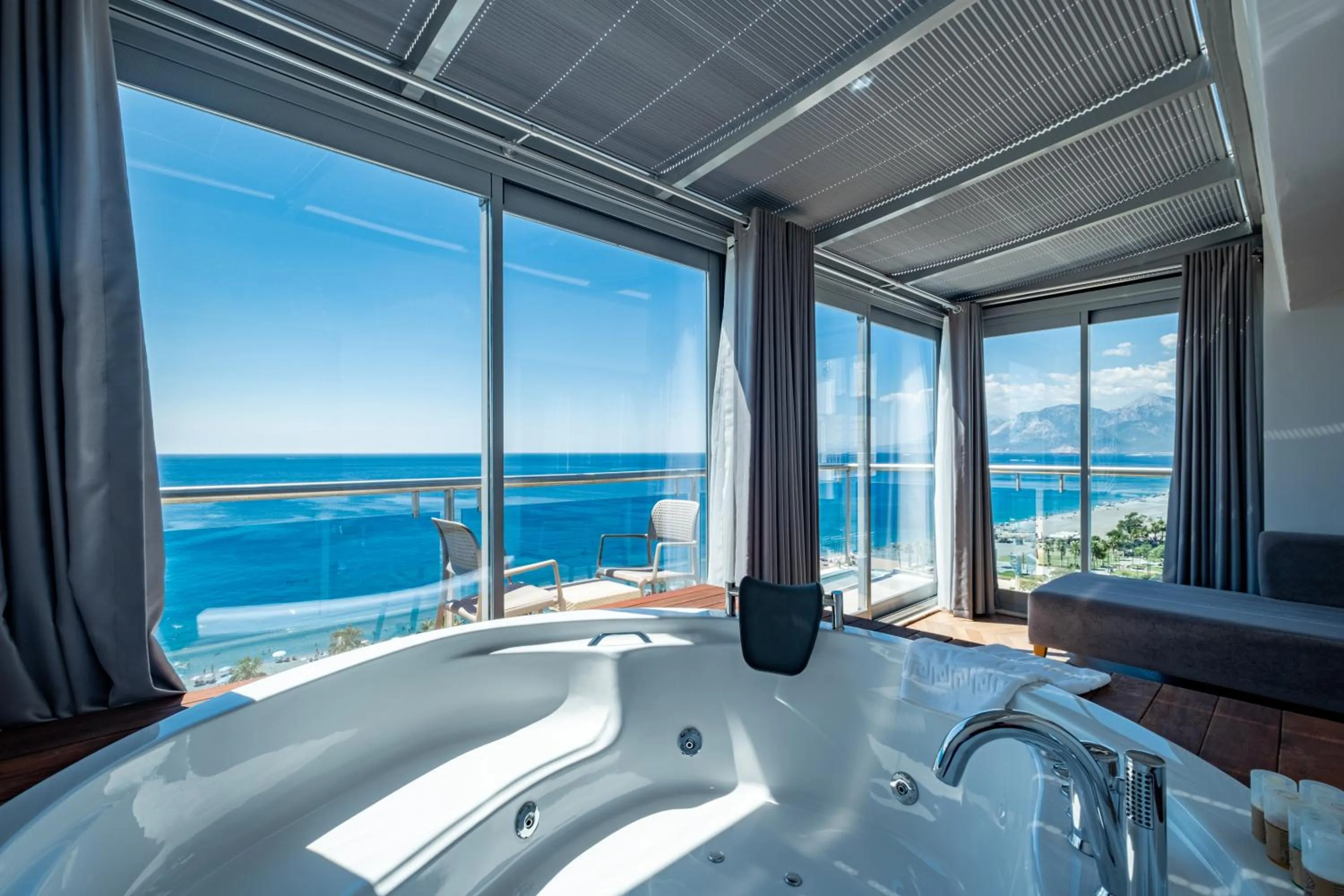 Sea view in PEARLY HOTEL