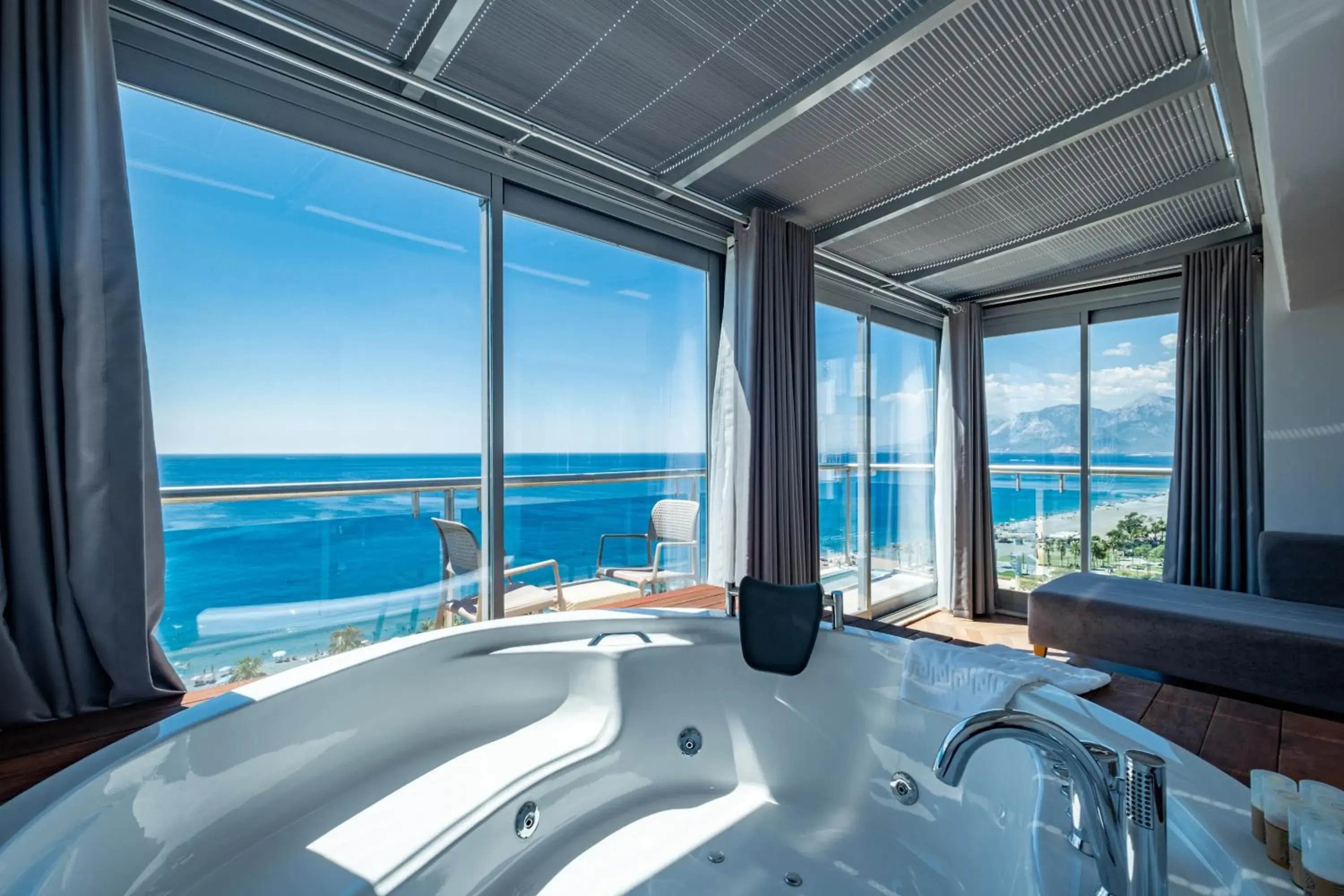 Sea view in PEARLY HOTEL Sea view in PEARLY HOTEL