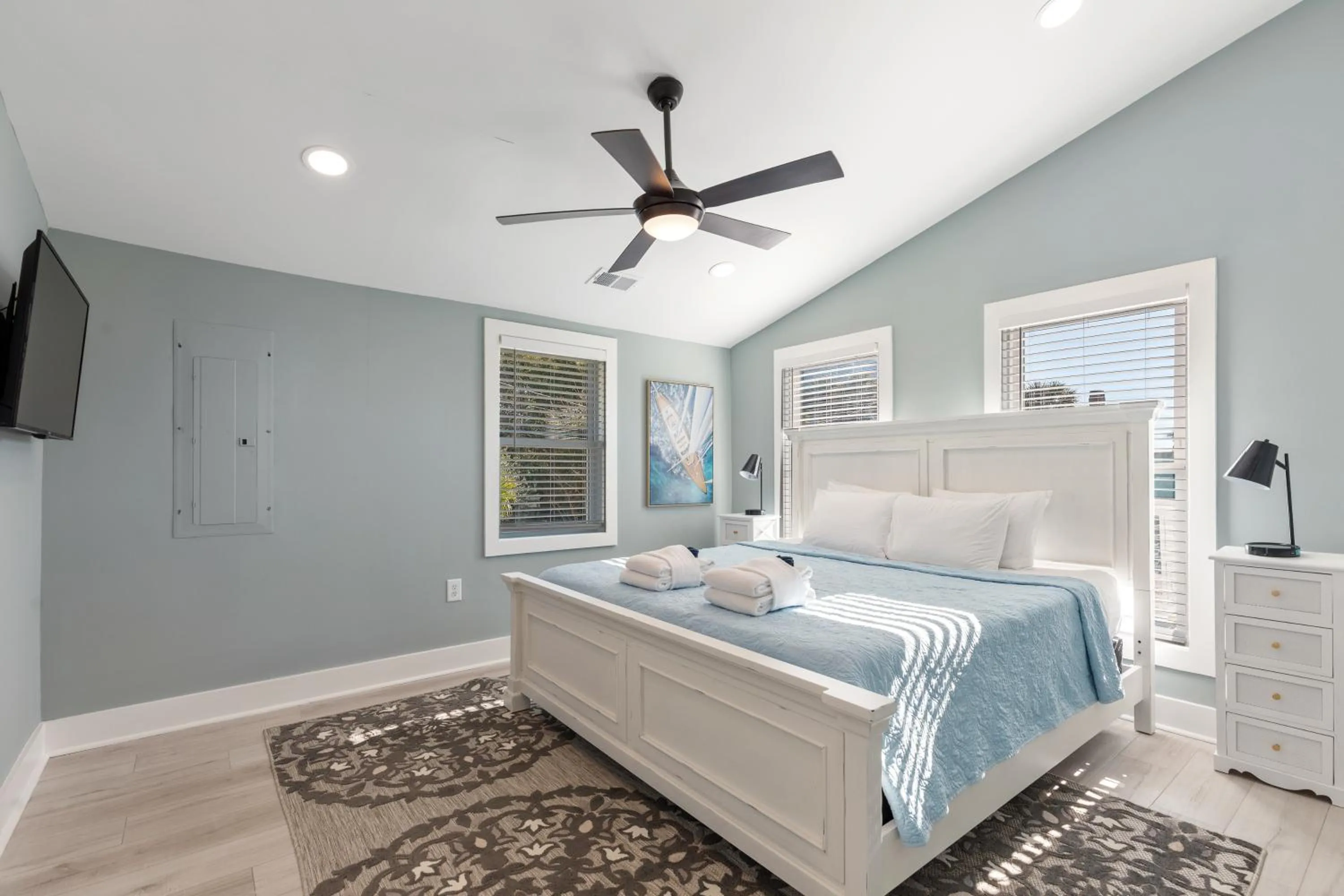 Bed in 222 W Ashley - Sea Breeze - Minutes to the Ocean and Downtown Folly Beach