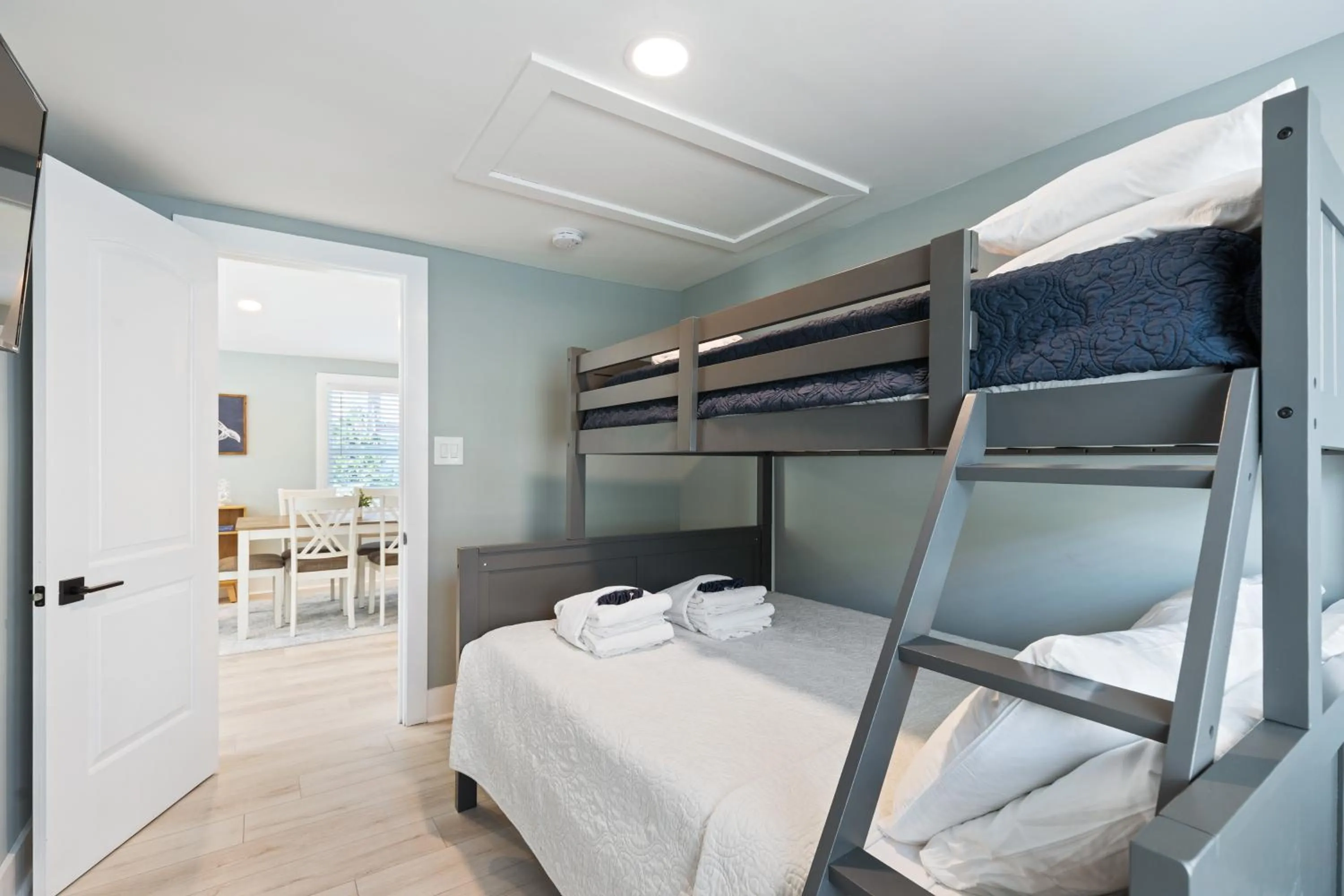 Bed in 222 W Ashley - Sea Breeze - Minutes to the Ocean and Downtown Folly Beach