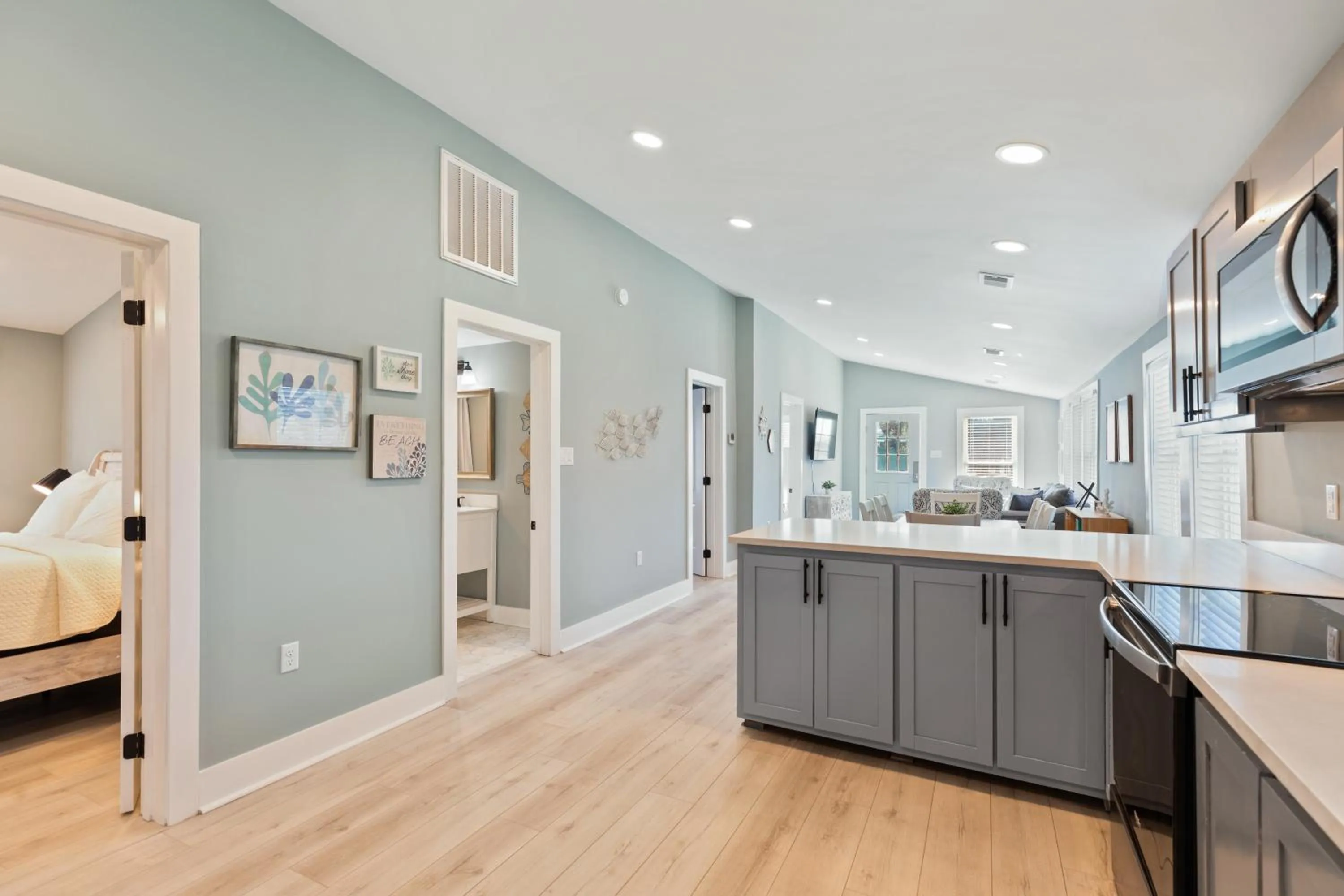 222 W Ashley - Sea Breeze - Minutes to the Ocean and Downtown Folly Beach