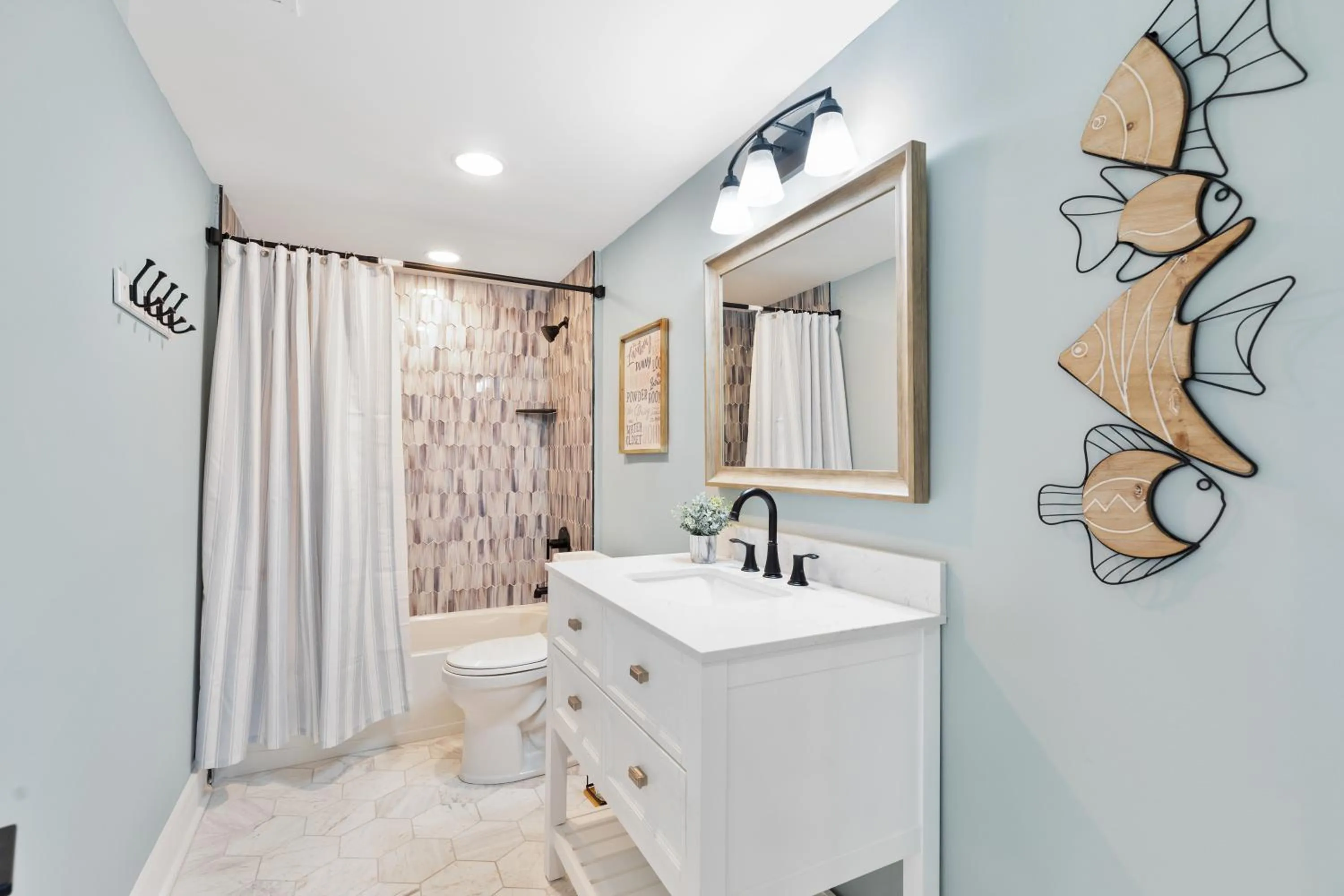 222 W Ashley - Sea Breeze - Minutes to the Ocean and Downtown Folly Beach