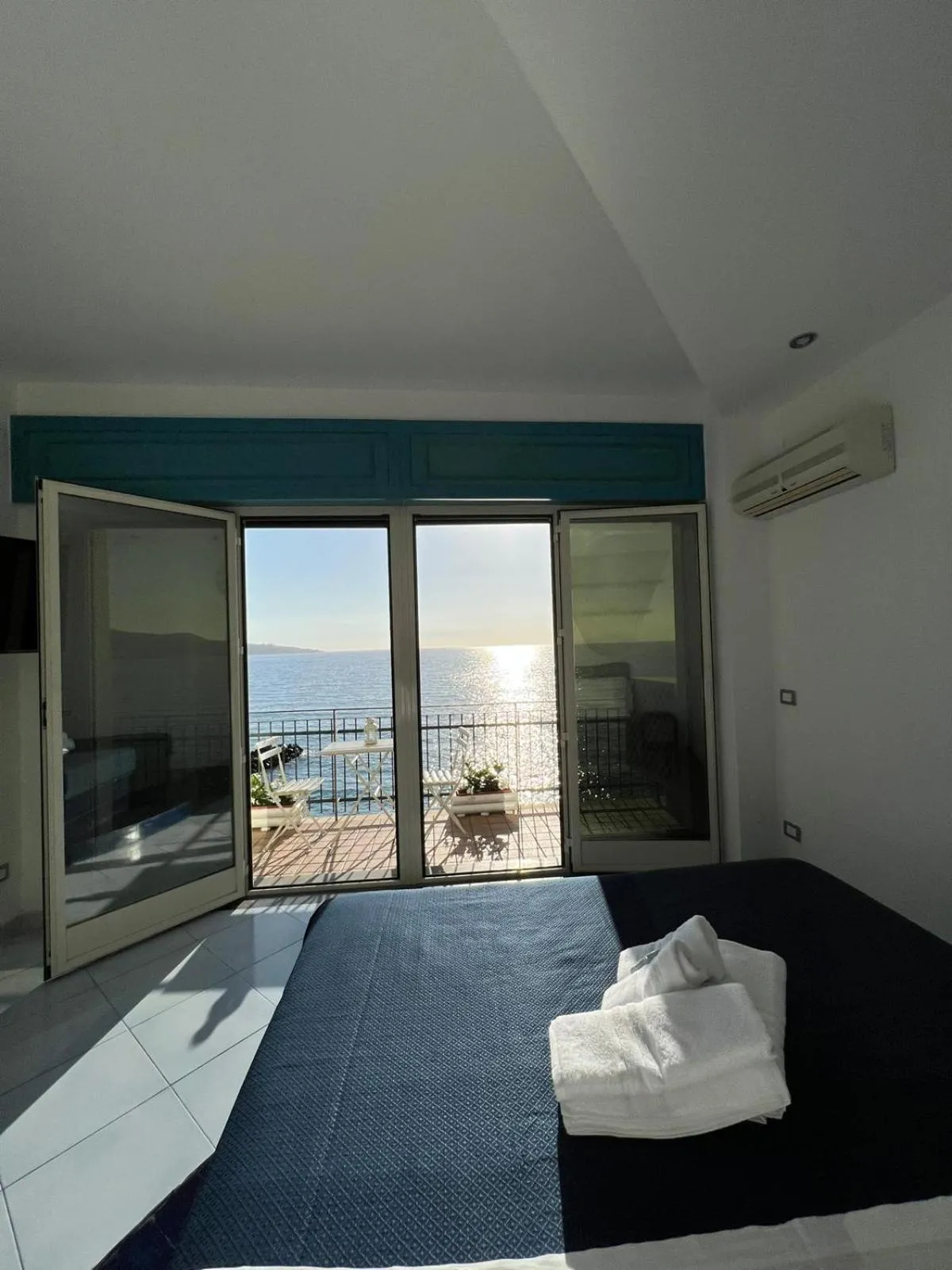 Photo of the whole room, Bed in Residenza Mare di Sotto Sorrento