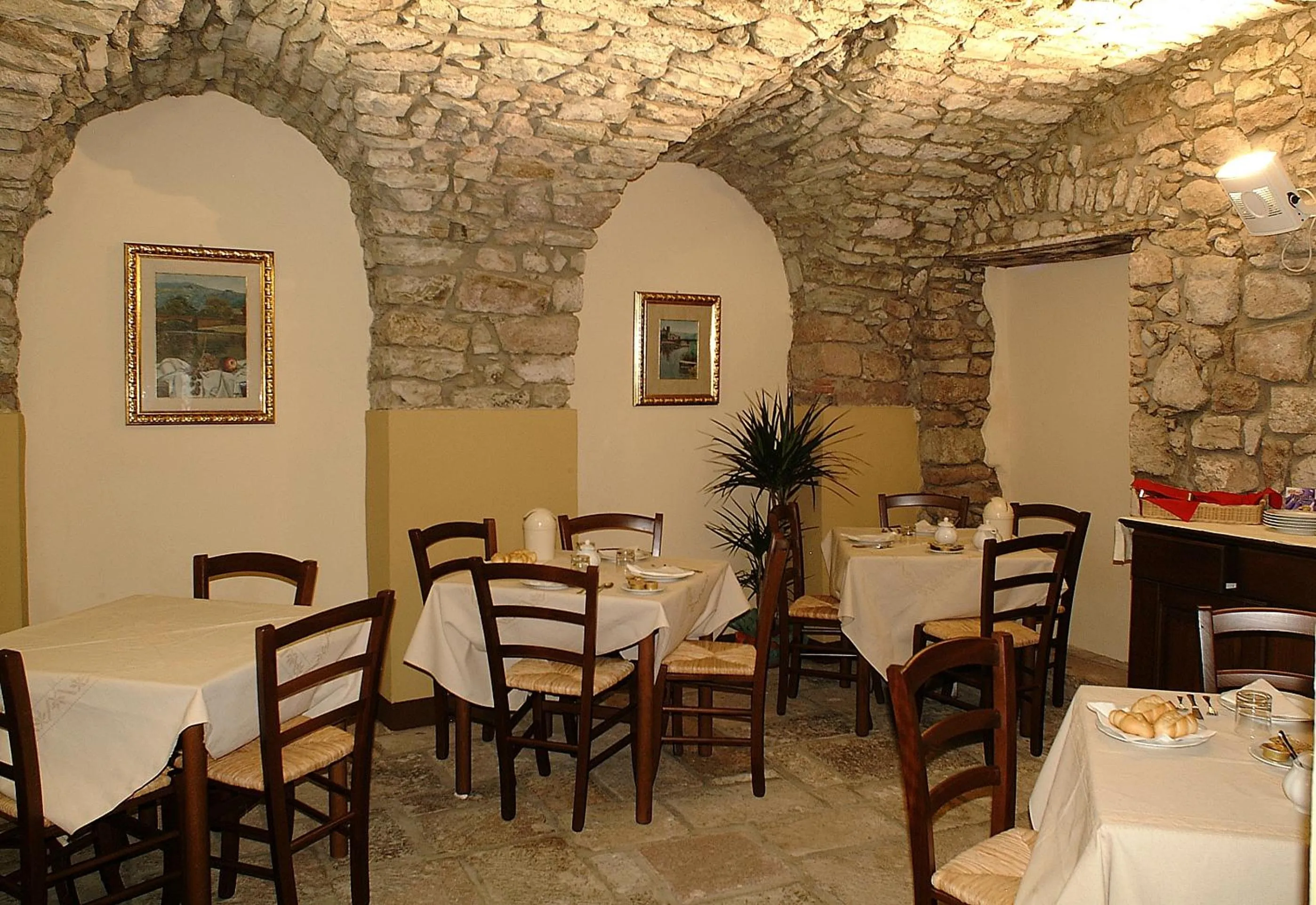 Restaurant/places to eat in Corte Fiorita Albergo Diffuso