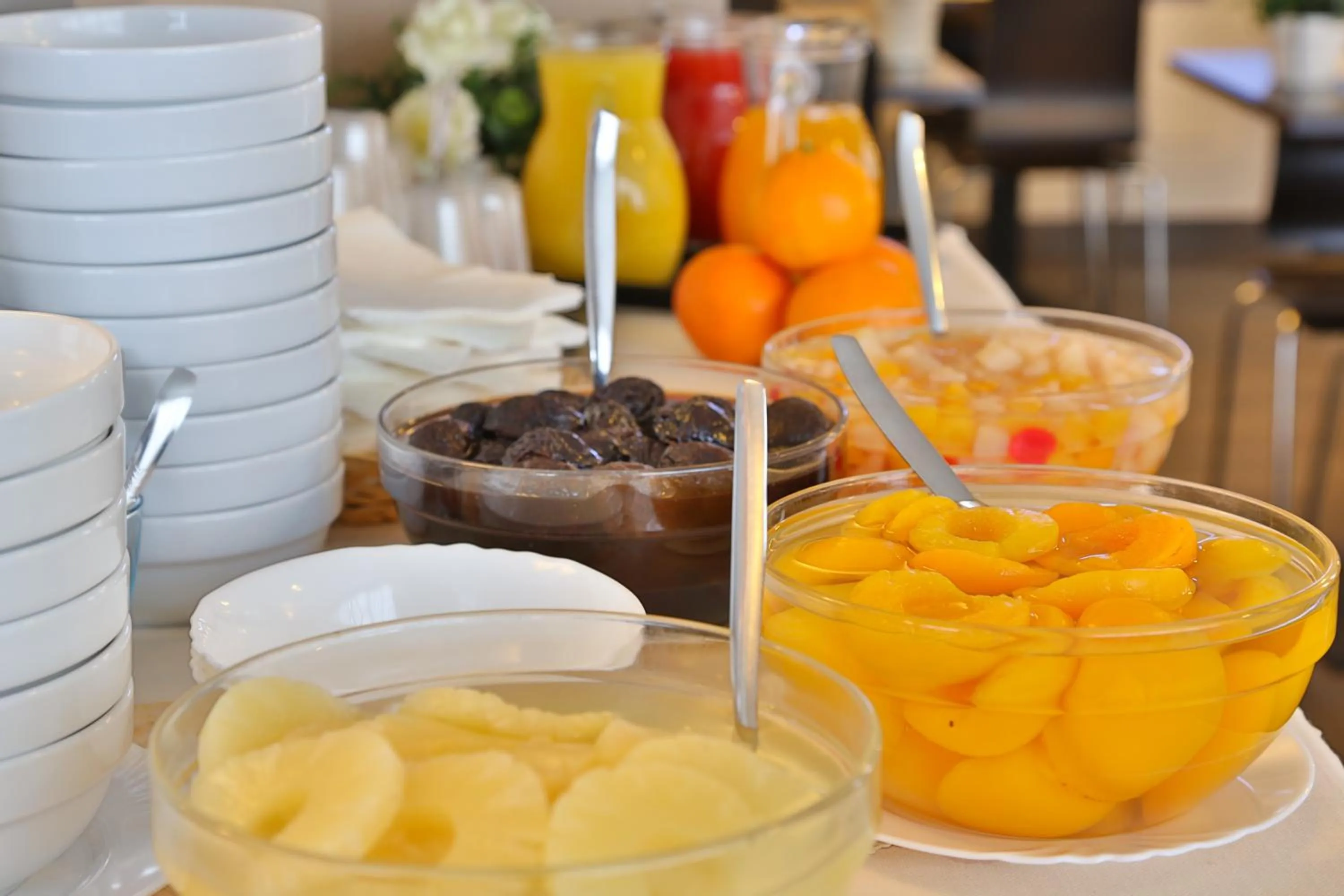 Restaurant/places to eat in Regal Hotel