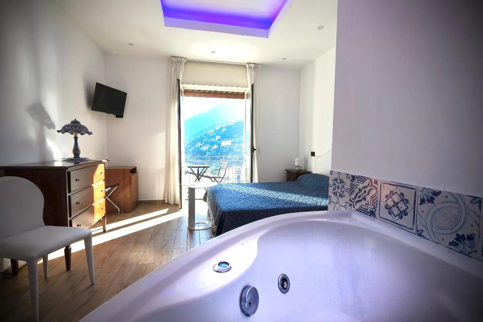 Deluxe Suite with Sea View in Hotel Vietri Coast