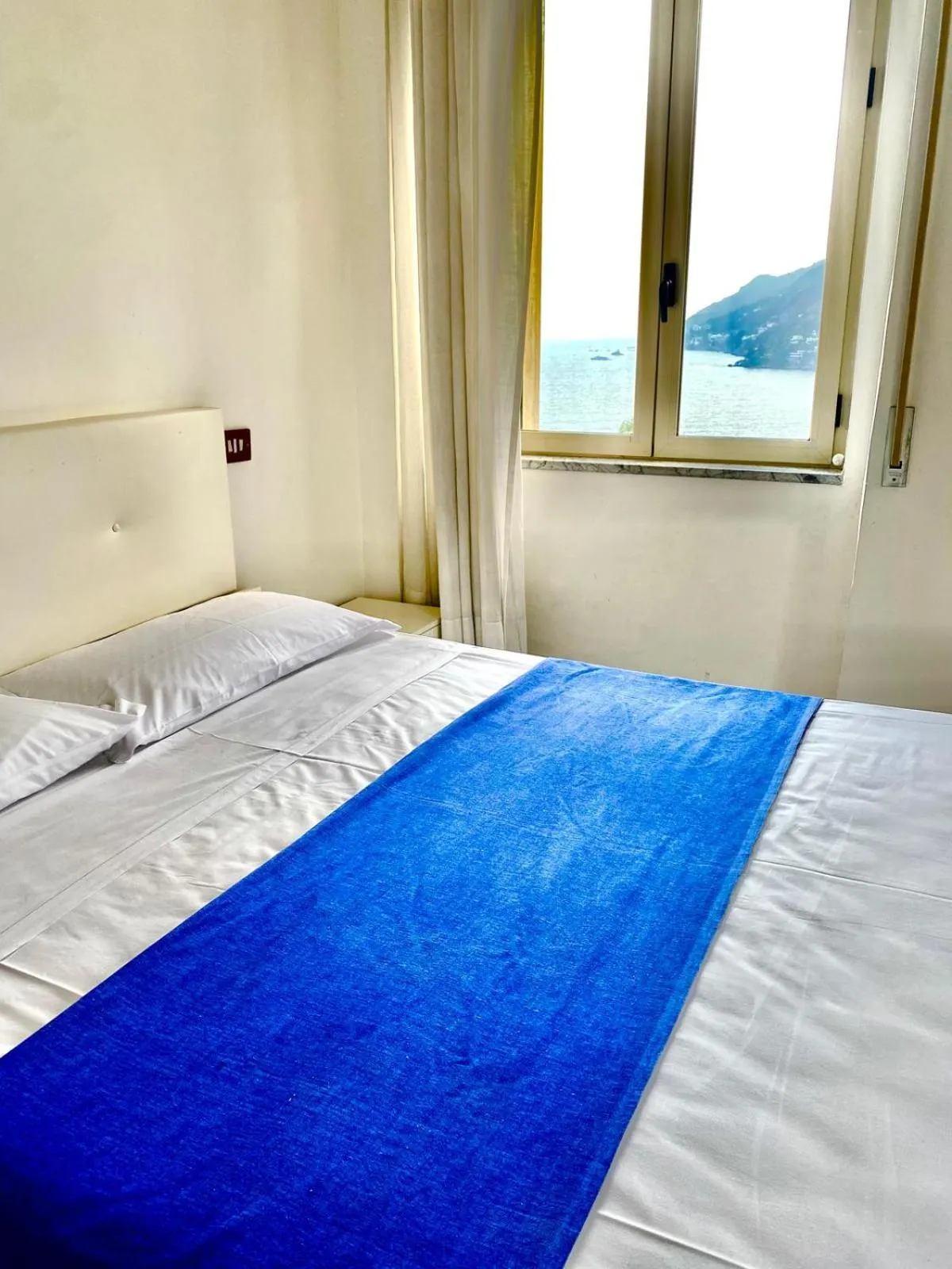 Superior Triple Room with Sea View in Hotel Vietri Coast