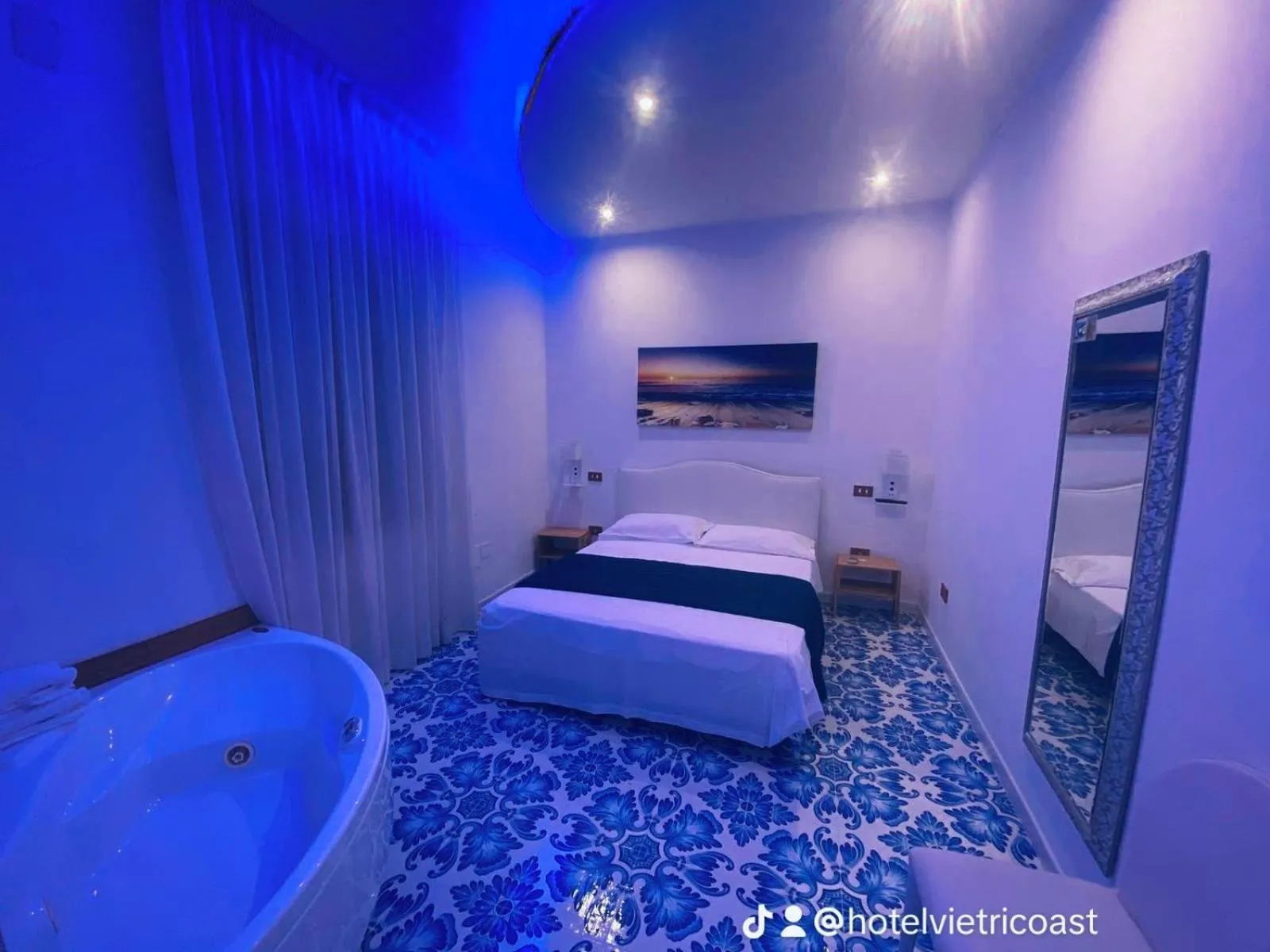 Hot Tub, Bed in Hotel Vietri Coast