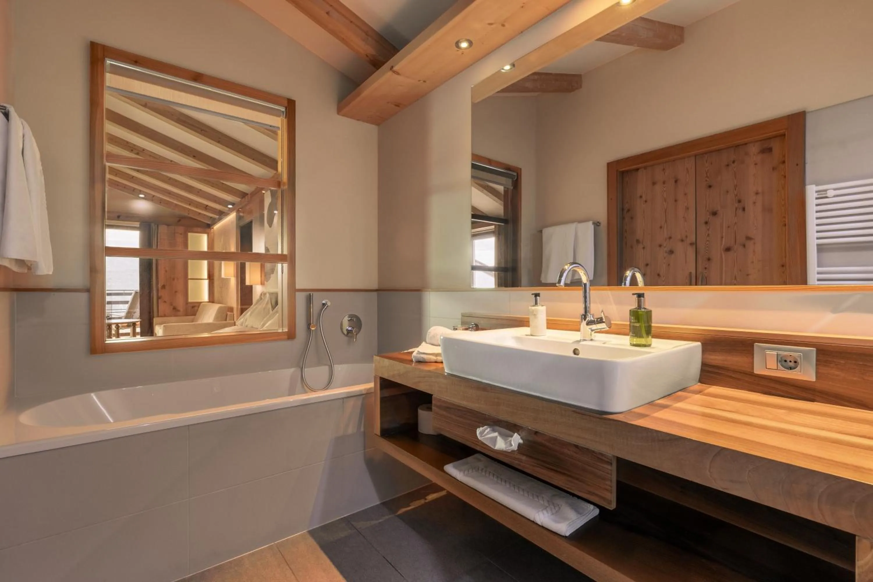 Bathroom in Hotel Emmy - five elements