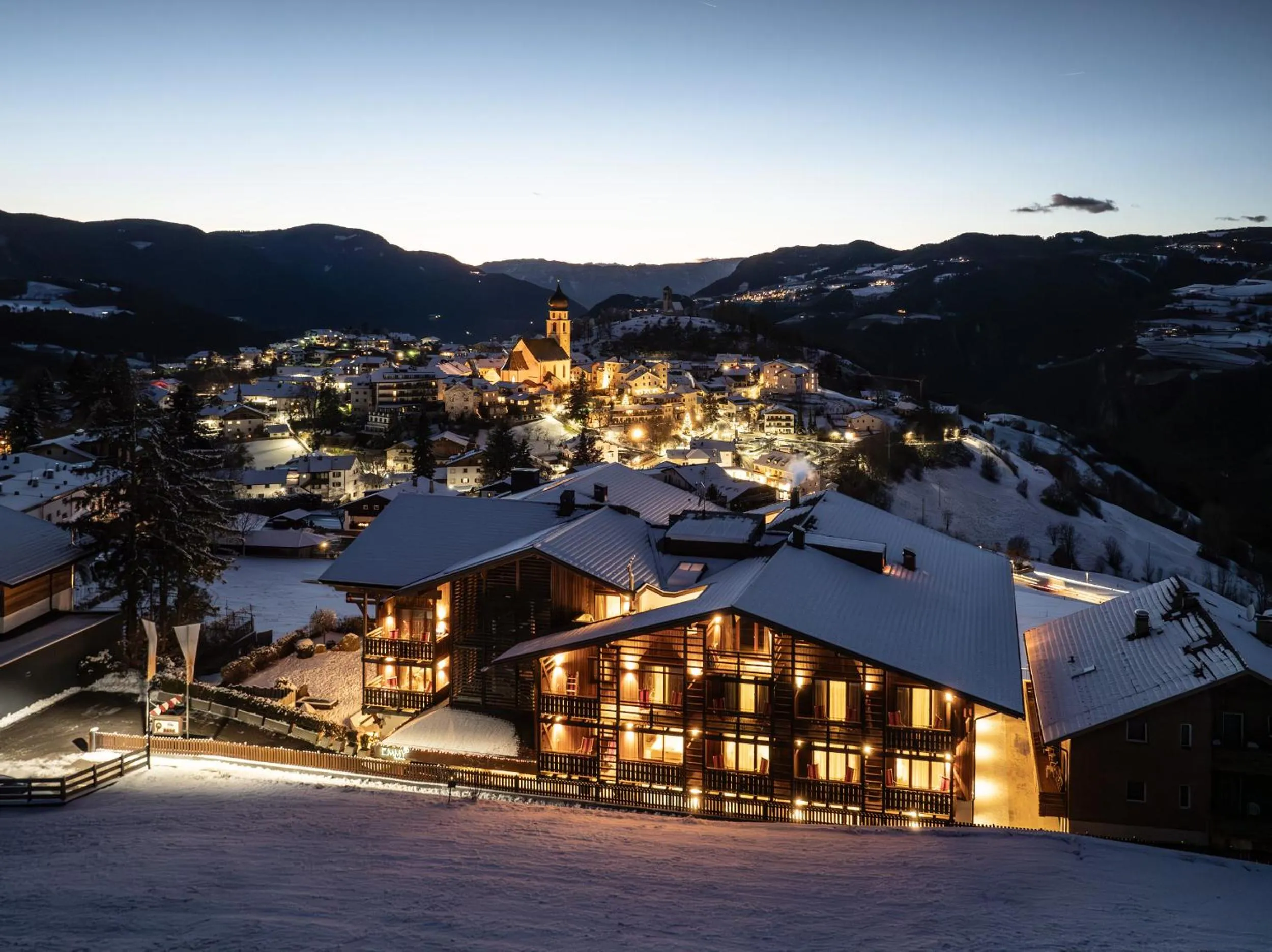 Property building in Hotel Emmy - five elements