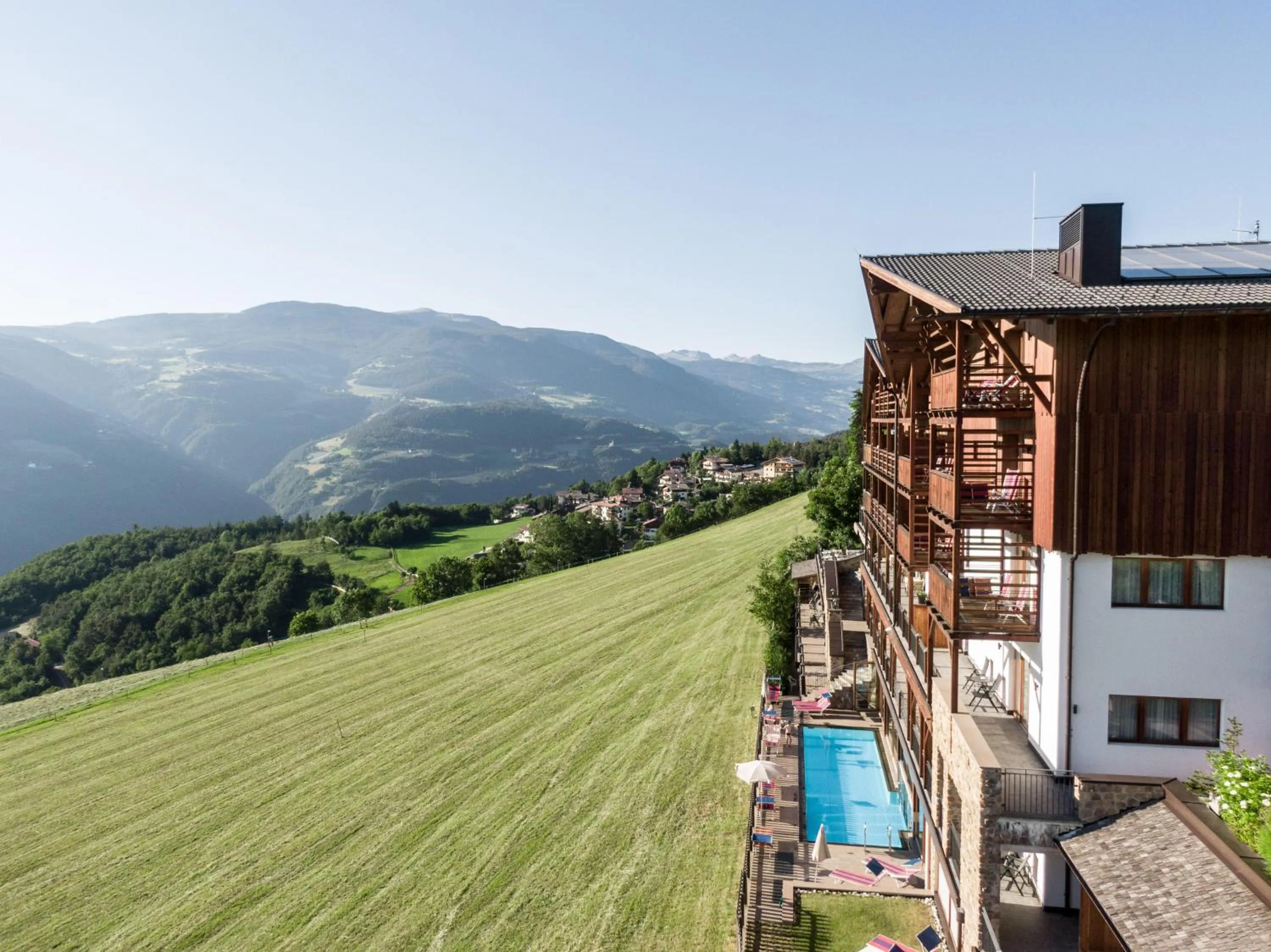 Property building in Hotel Emmy - five elements