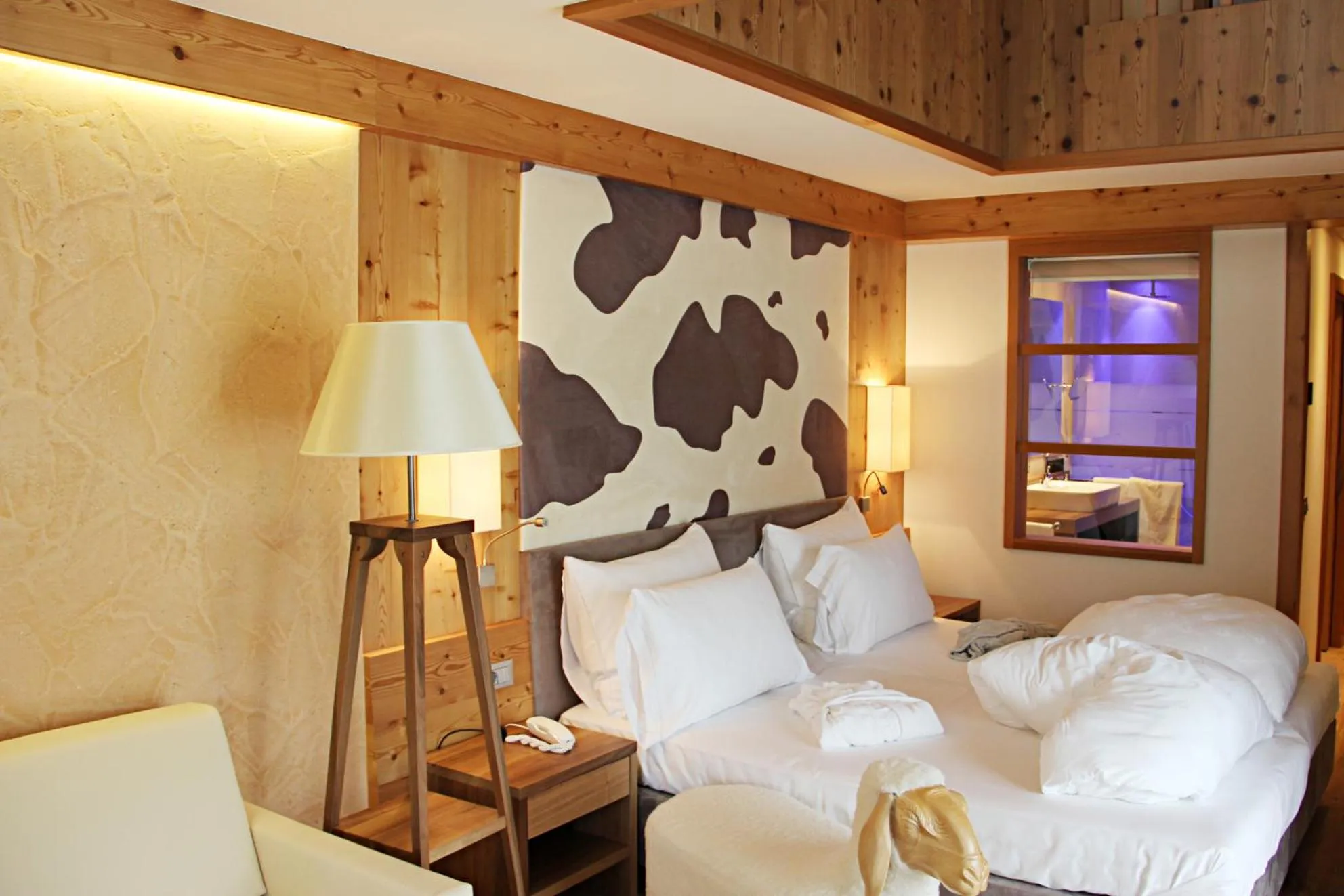 Photo of the whole room, Bed in Hotel Emmy - five elements