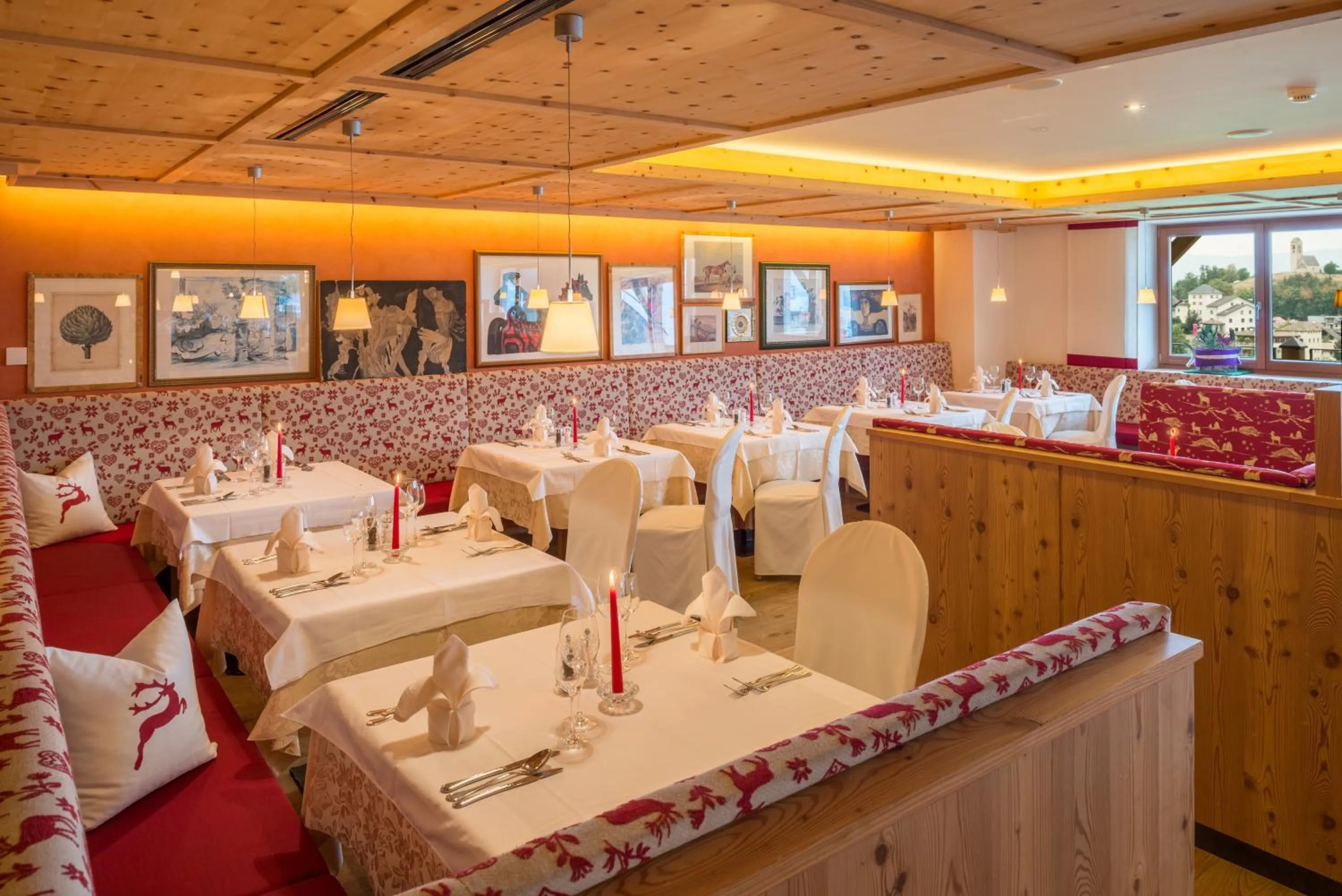 Restaurant/places to eat in Hotel Emmy - five elements