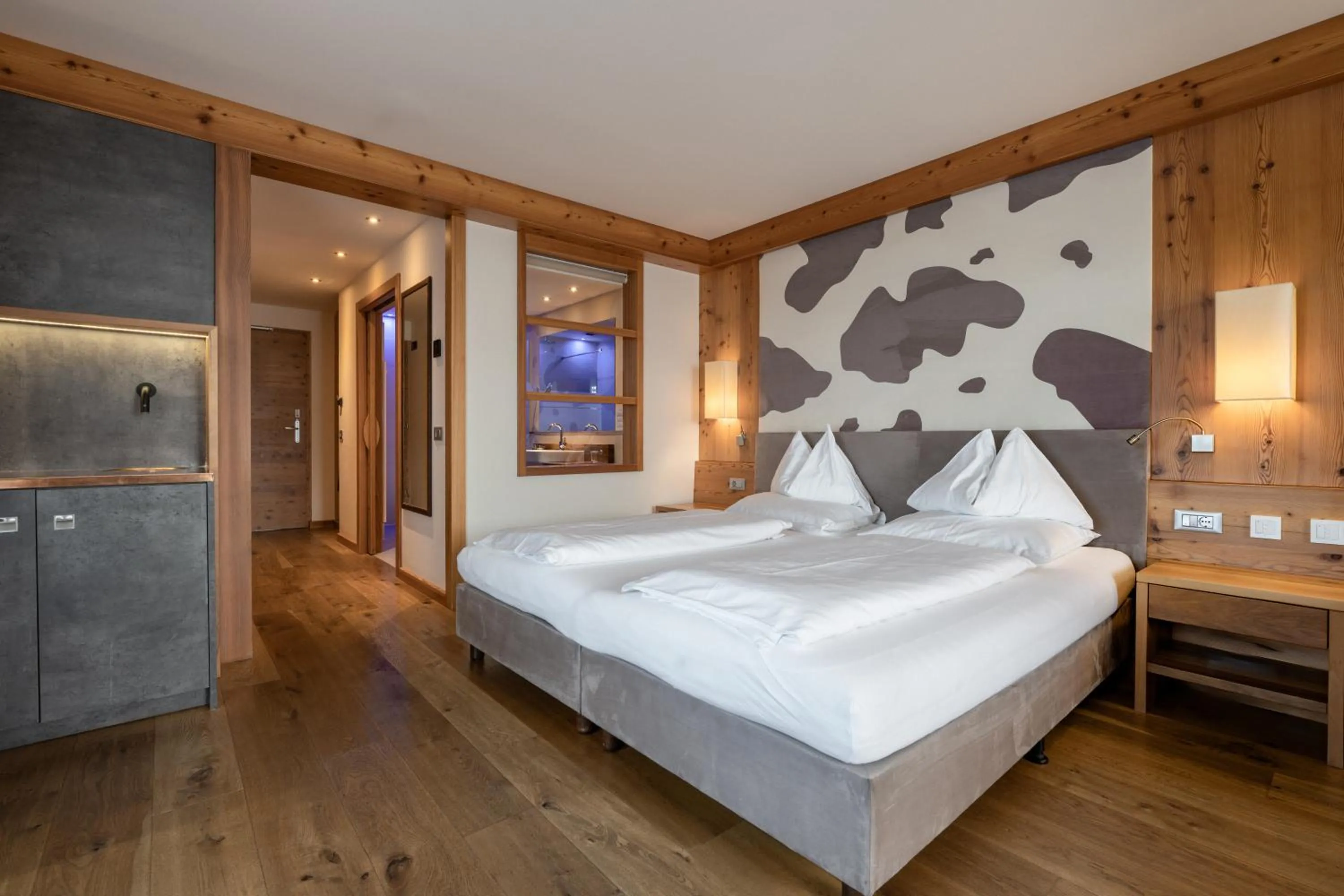 Photo of the whole room, Bed in Hotel Emmy - five elements