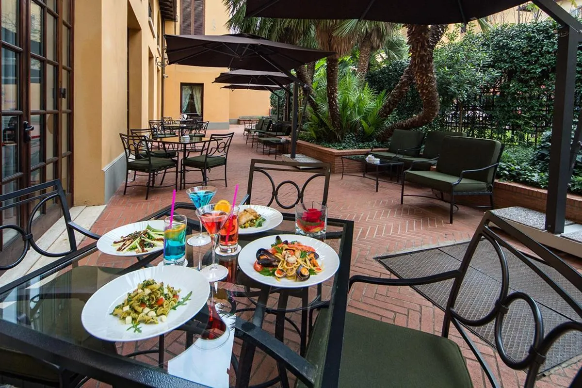 Patio in Hotel Albani Firenze