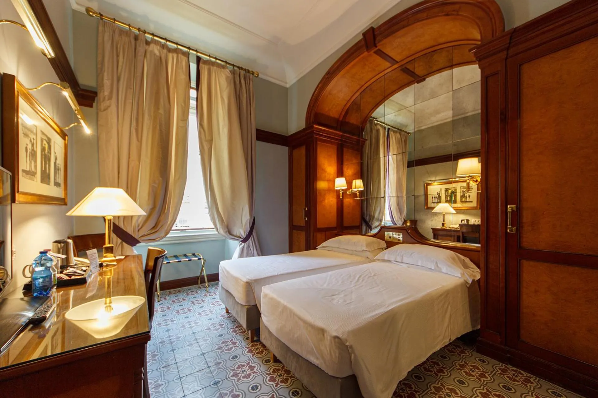 Bed in Hotel Albani Firenze