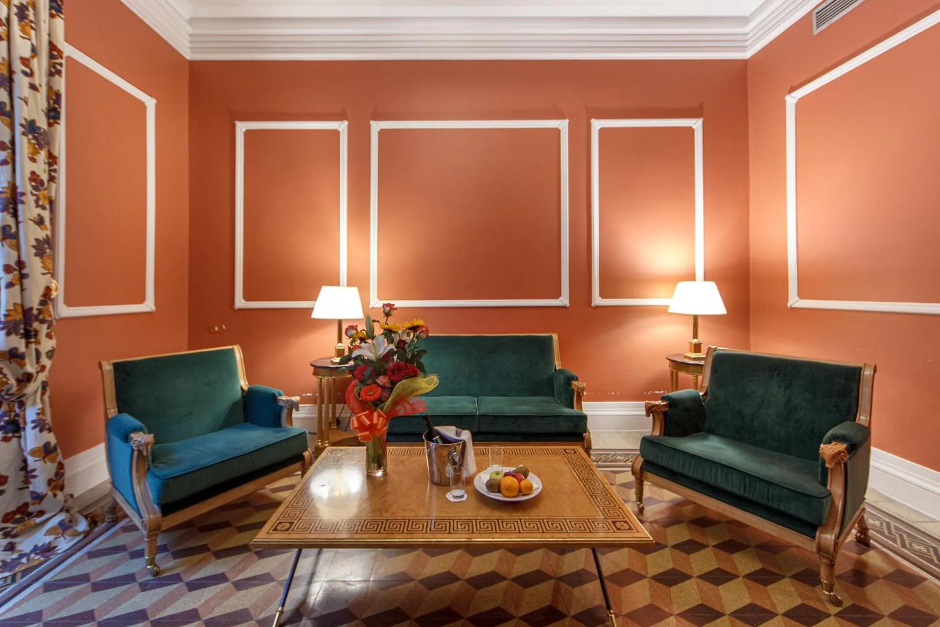 Living room in Hotel Albani Firenze