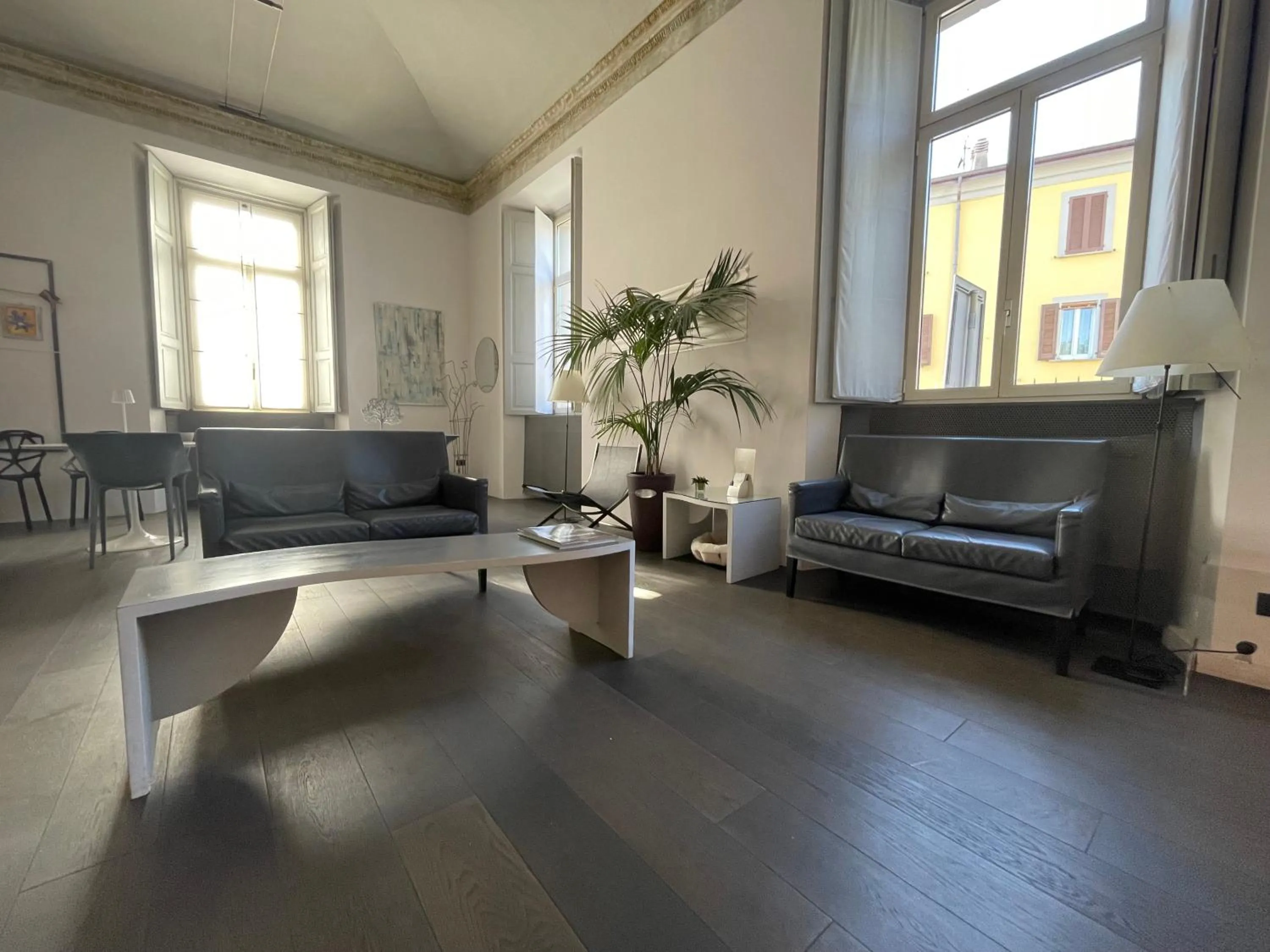 Communal lounge/ TV room in Hotel Europa Varese