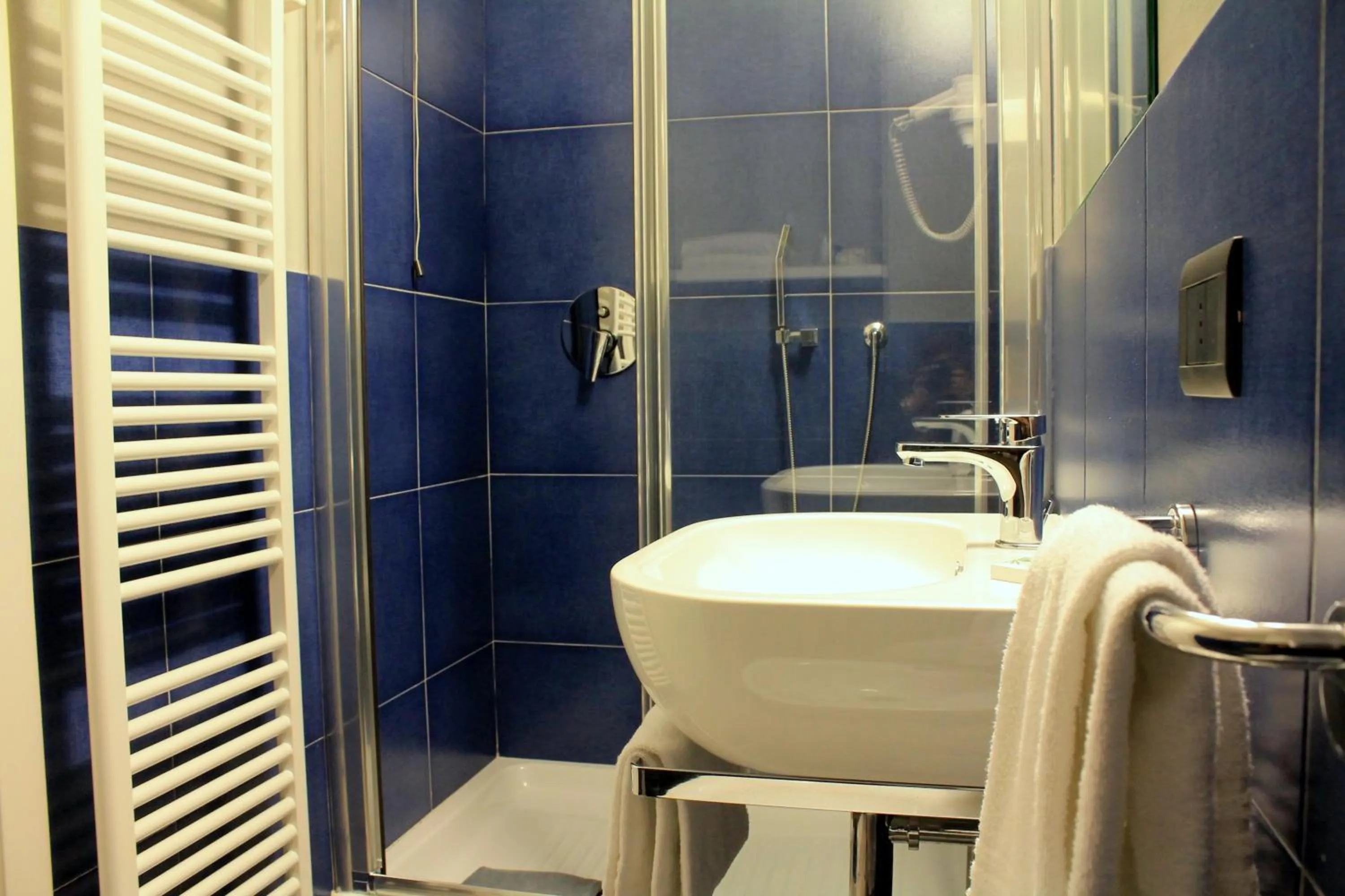 Bathroom in Hotel Europa Varese