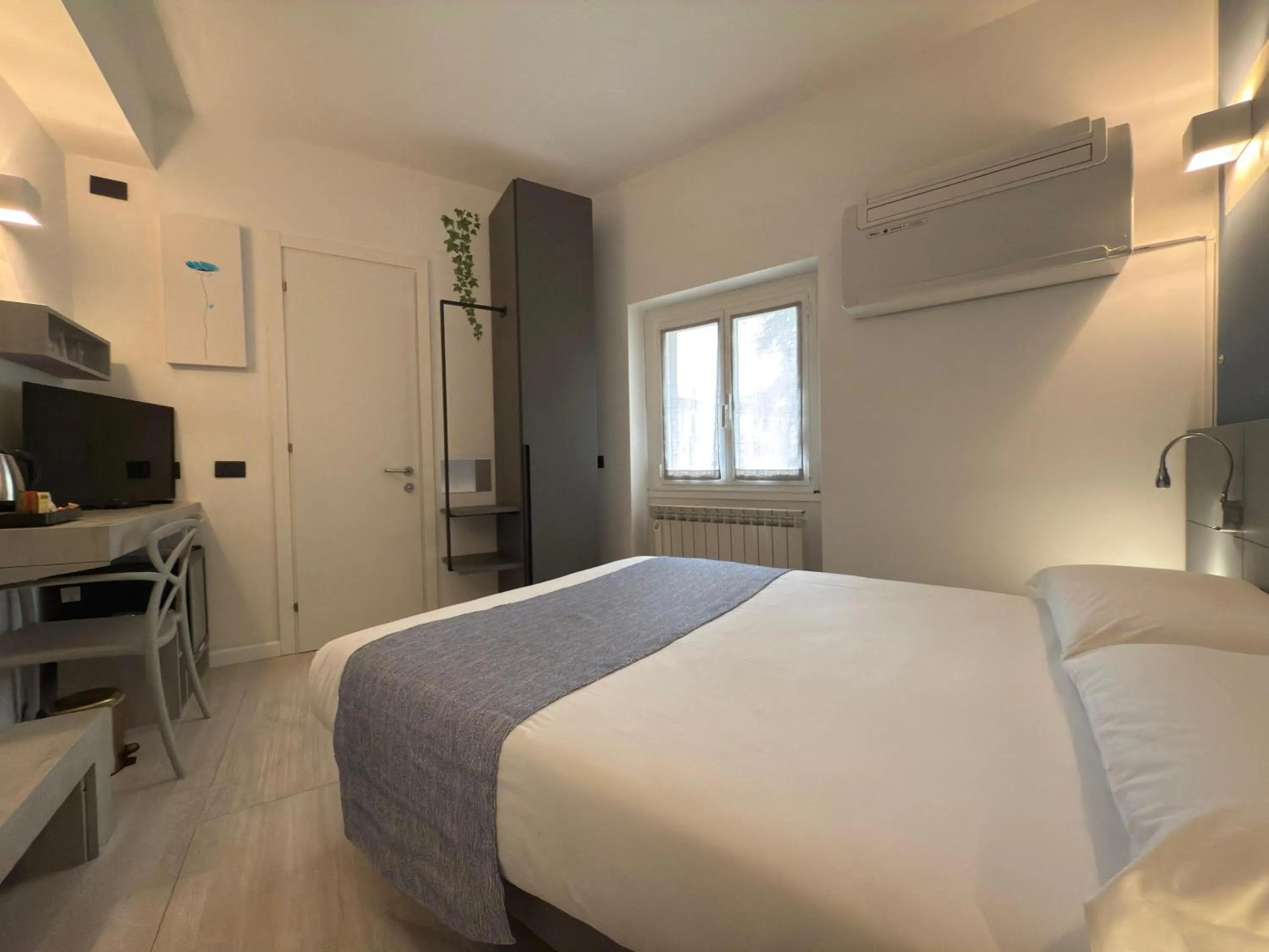 Bedroom, Bed in Hotel Europa Varese