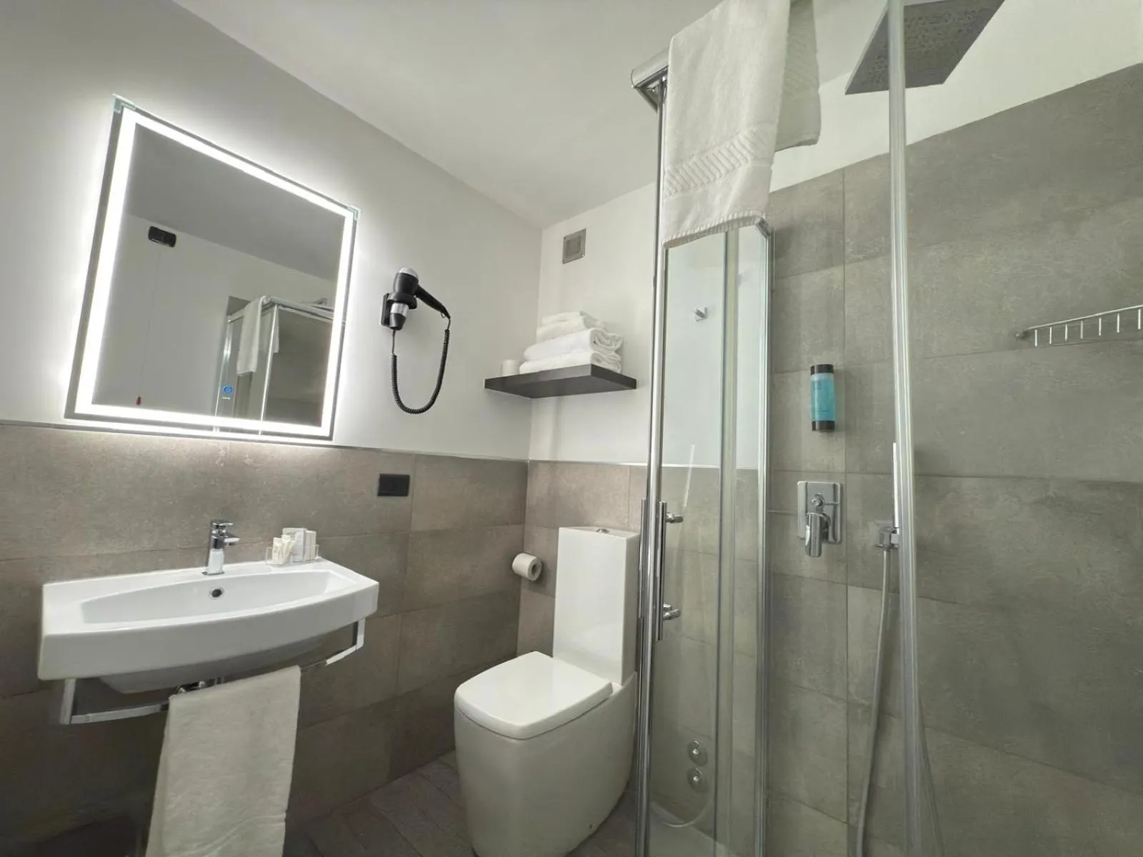 Bathroom in Hotel Europa Varese