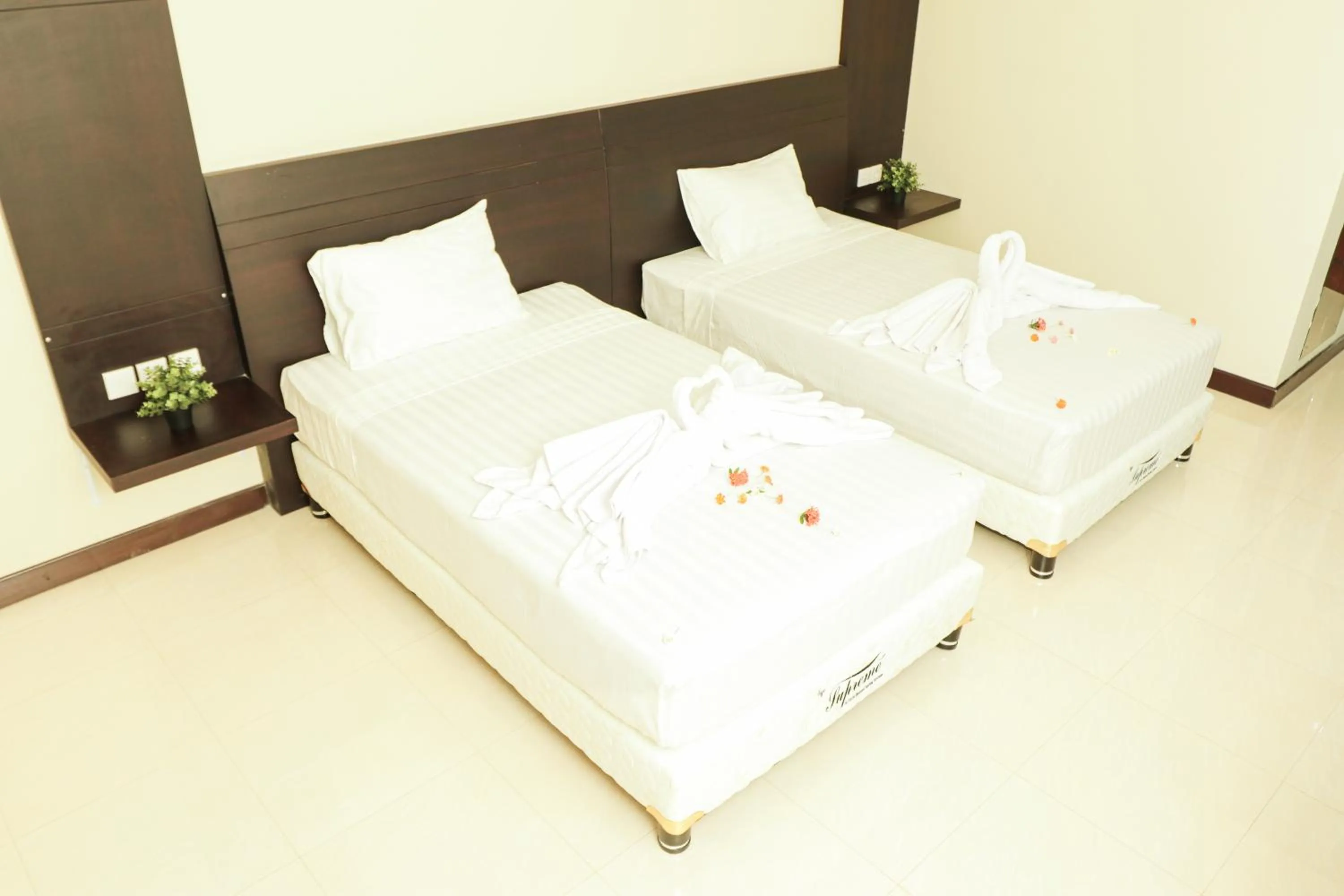 Bed in Crystal City Hotel