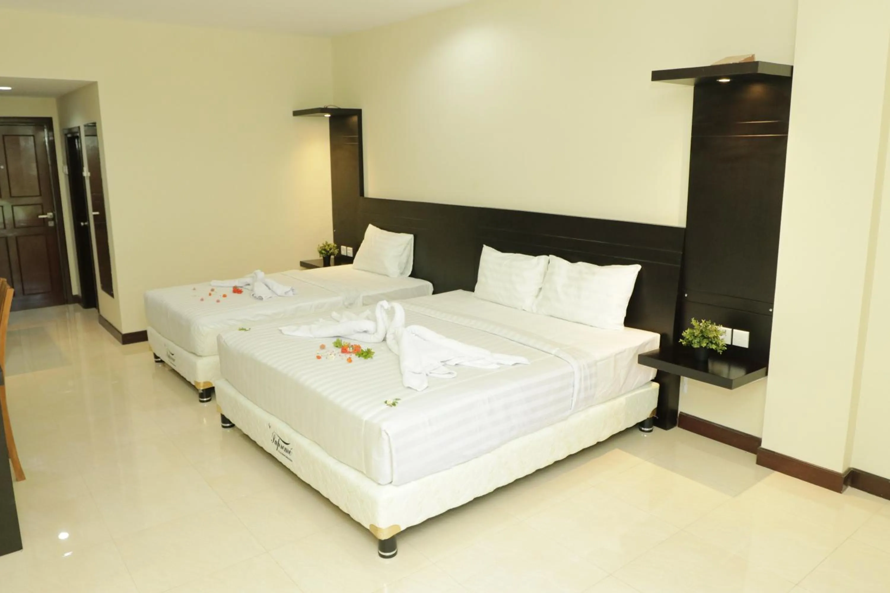 Bed in Crystal City Hotel