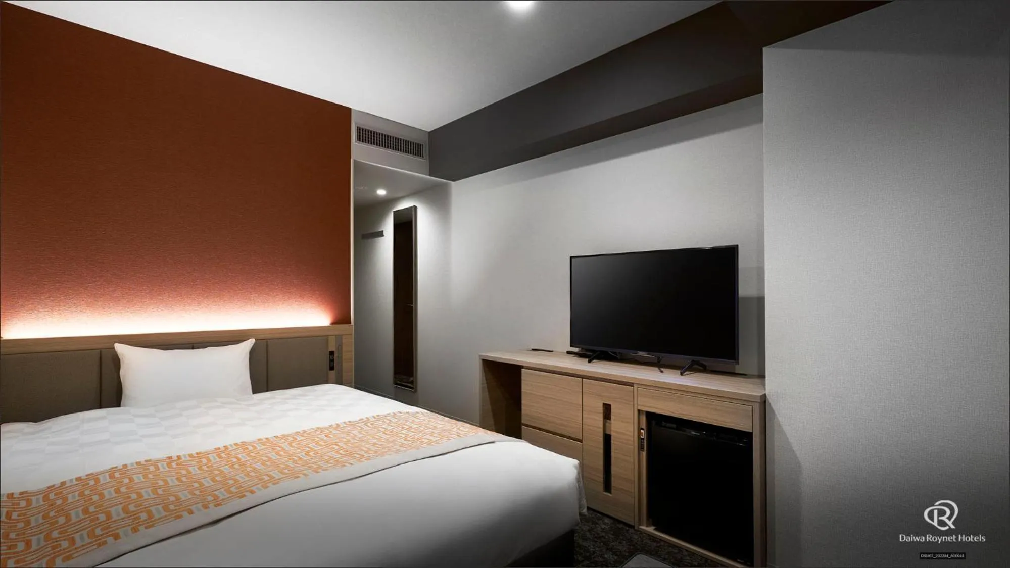 Photo of the whole room, Bed in Daiwa Roynet Hotel Kagoshima Tenmonkan PREMIER - former Daiwa Roynet Hotel Kagoshima Tenmonkan