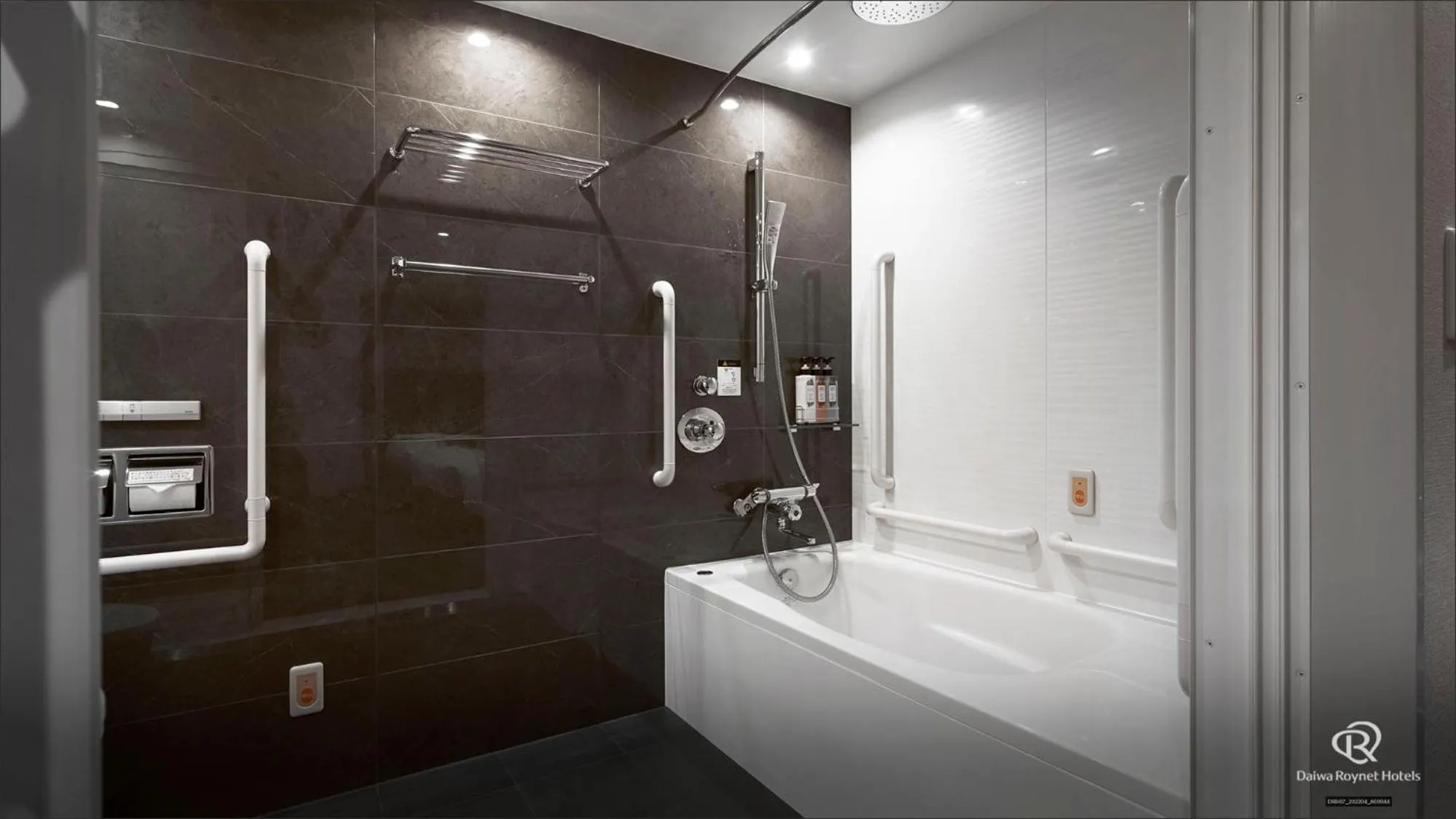 Shower in Daiwa Roynet Hotel Kagoshima Tenmonkan PREMIER - former Daiwa Roynet Hotel Kagoshima Tenmonkan