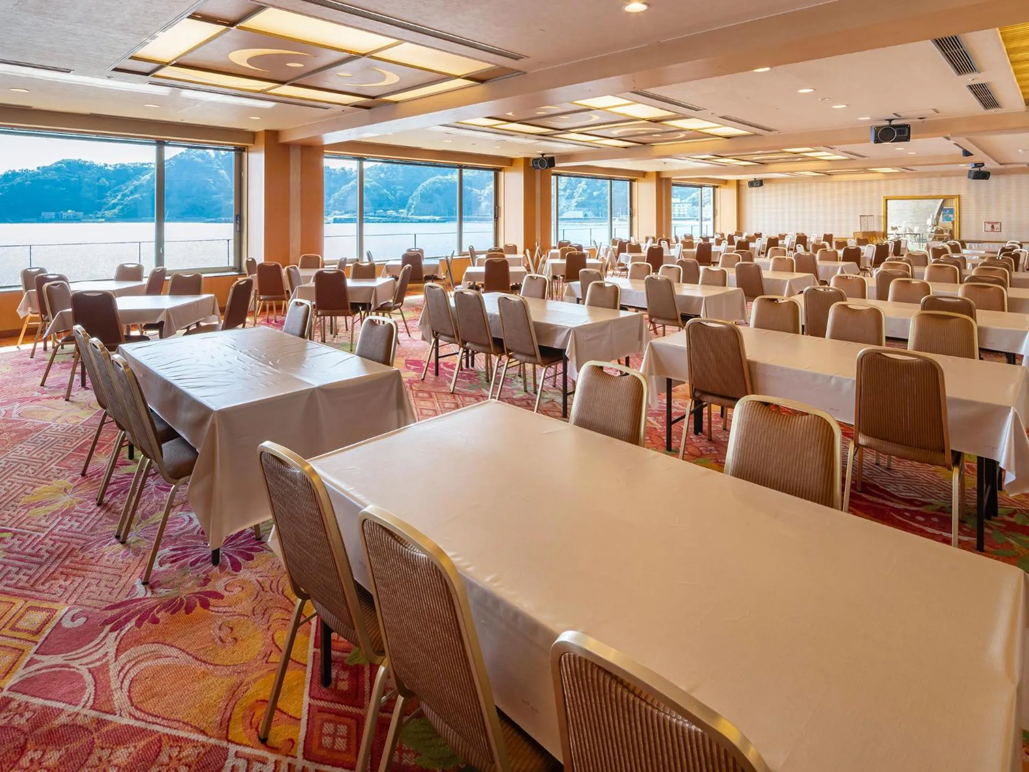 Restaurant/places to eat in Mikazuki Sea-Park Hotel Awa Kamogawa