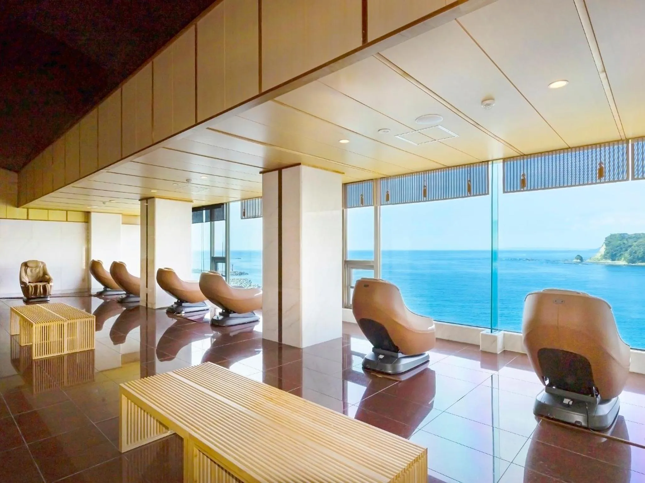 Lounge or bar in Mikazuki Sea-Park Hotel Awa Kamogawa