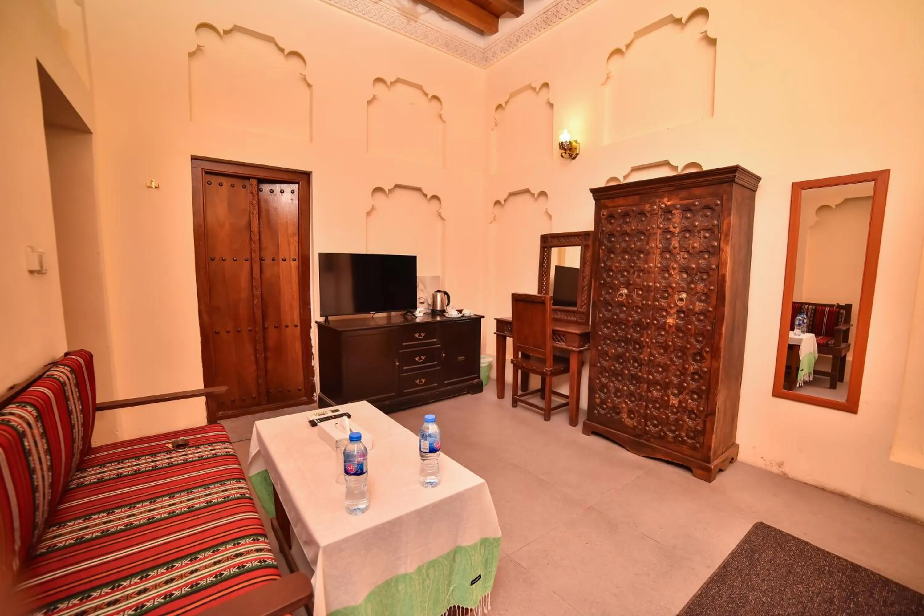 Communal lounge/ TV room in Heritage Home Guest House