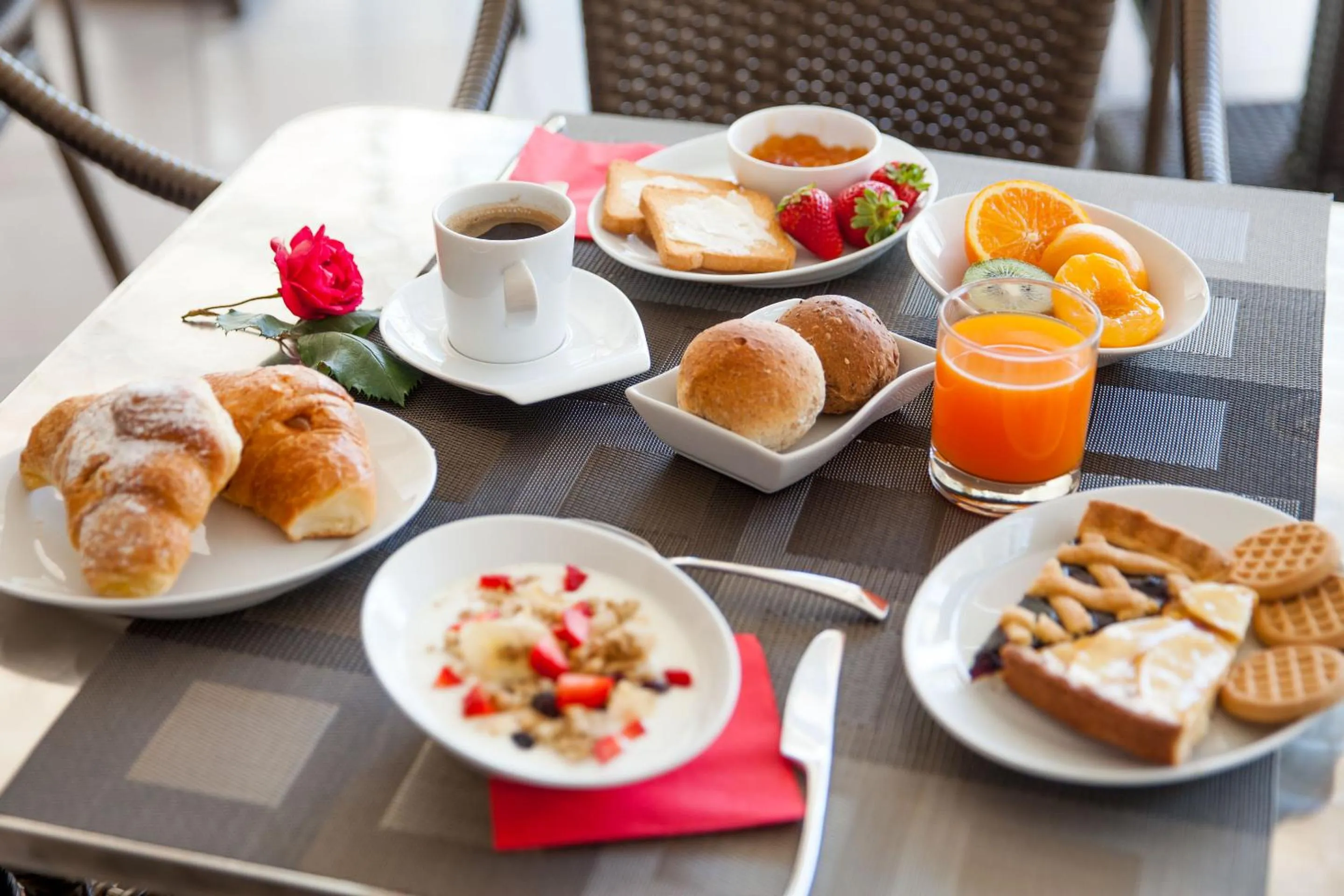 Food and drinks in Hotel Vesuvio