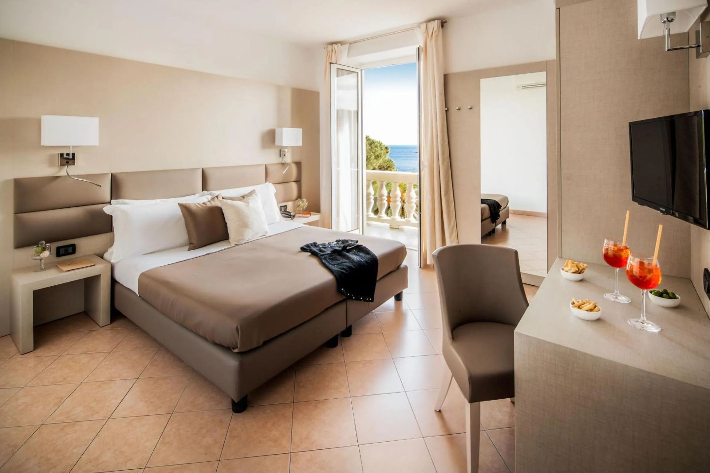 Day, Bed in Hotel Vesuvio