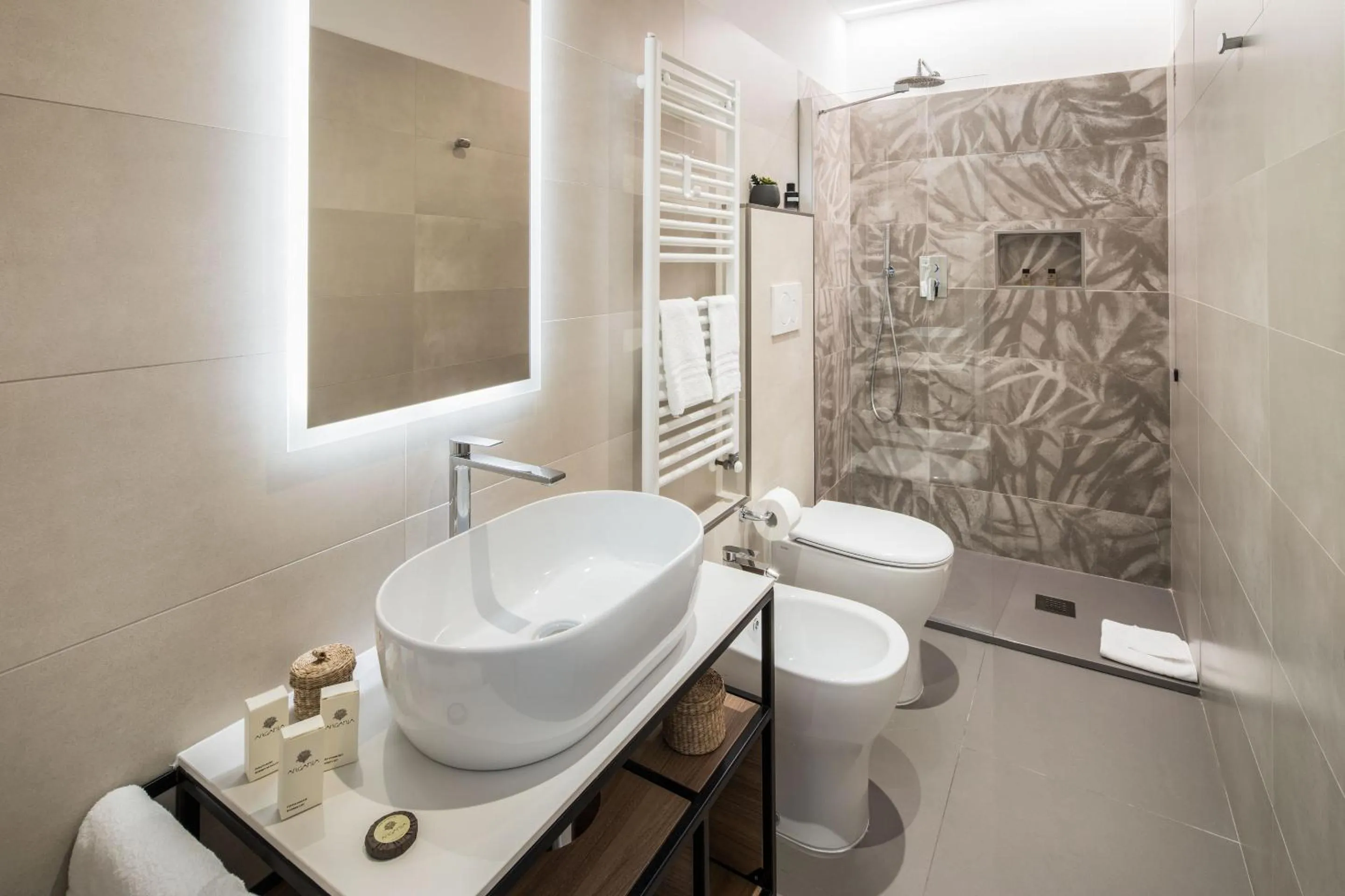 Bathroom in Hotel Vesuvio