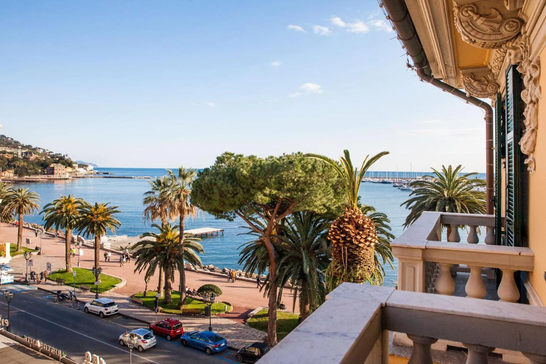 Day in Hotel Vesuvio