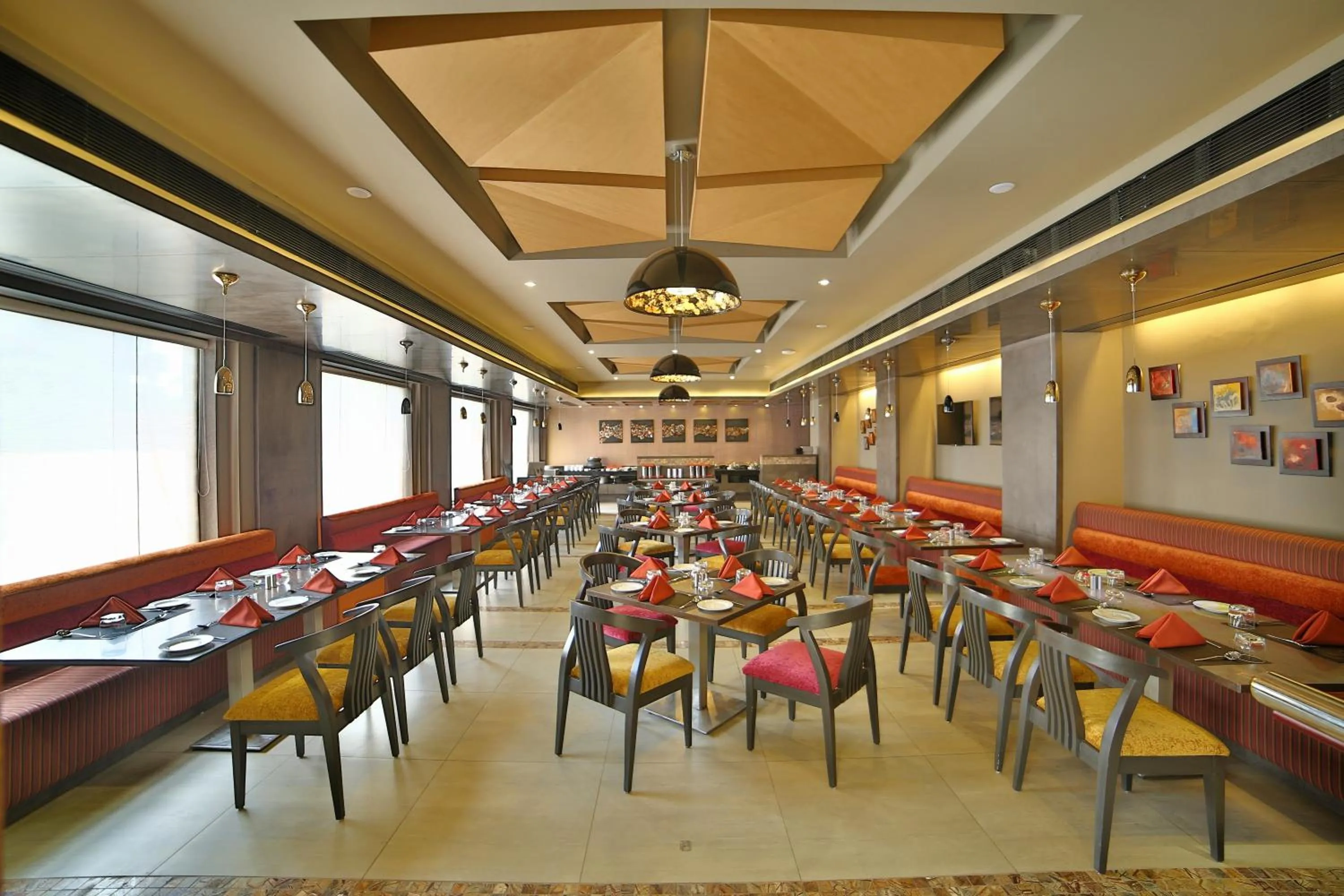 Restaurant/places to eat in HOTEL G EXPRESS Formerly Known as TGB Express