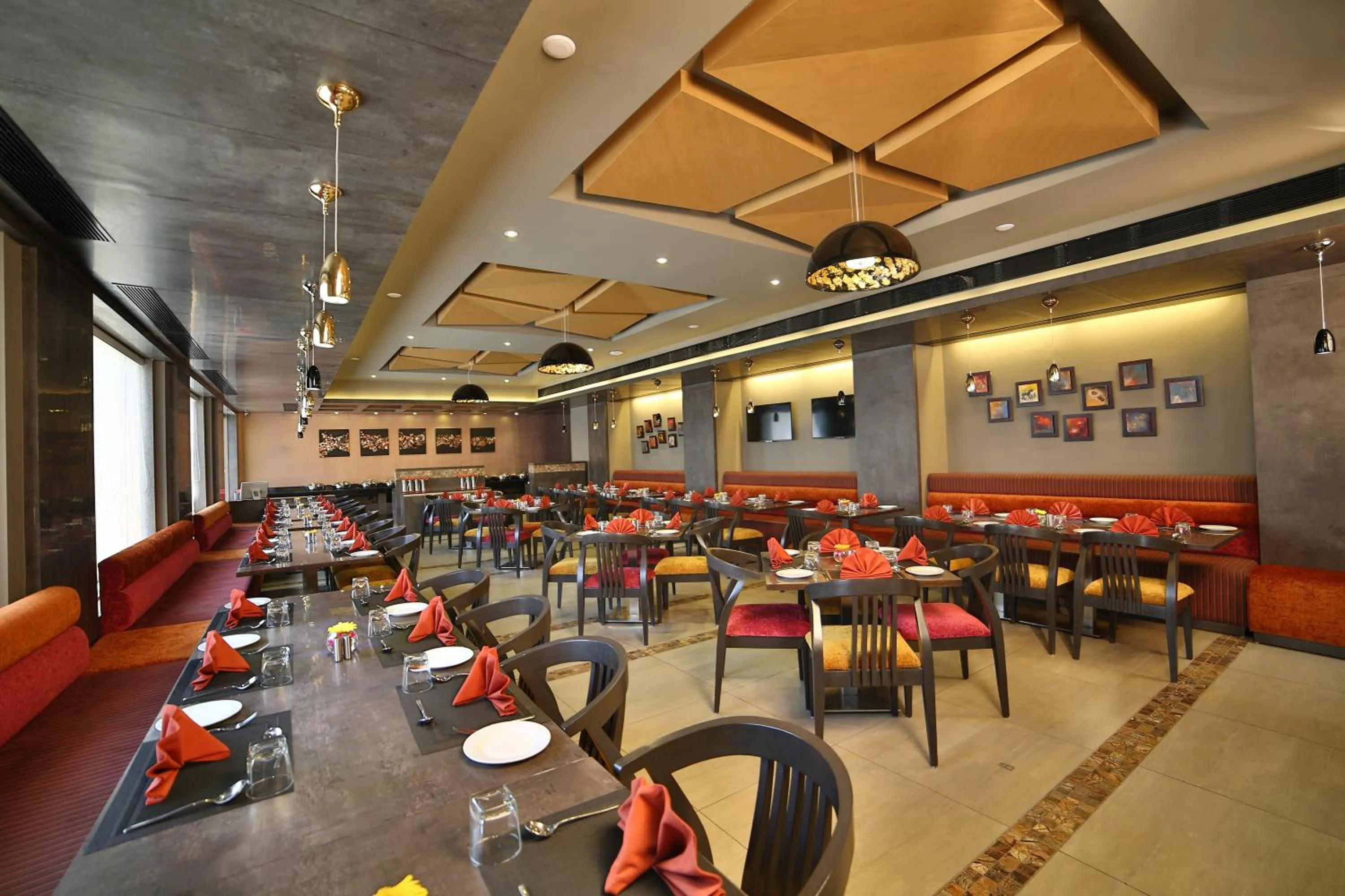 Restaurant/places to eat in HOTEL G EXPRESS Formerly Known as TGB Express