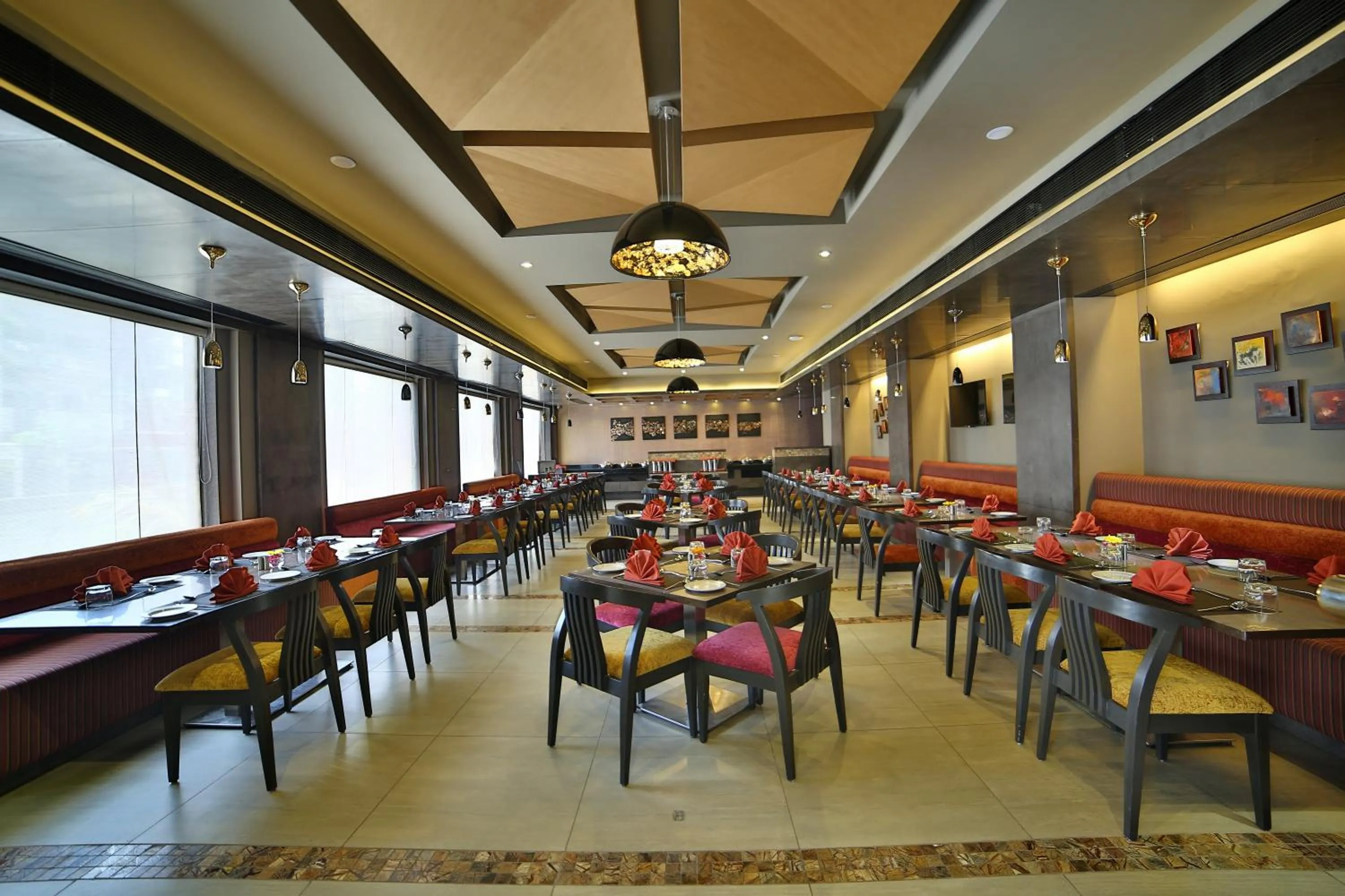 Restaurant/places to eat in HOTEL G EXPRESS Formerly Known as TGB Express