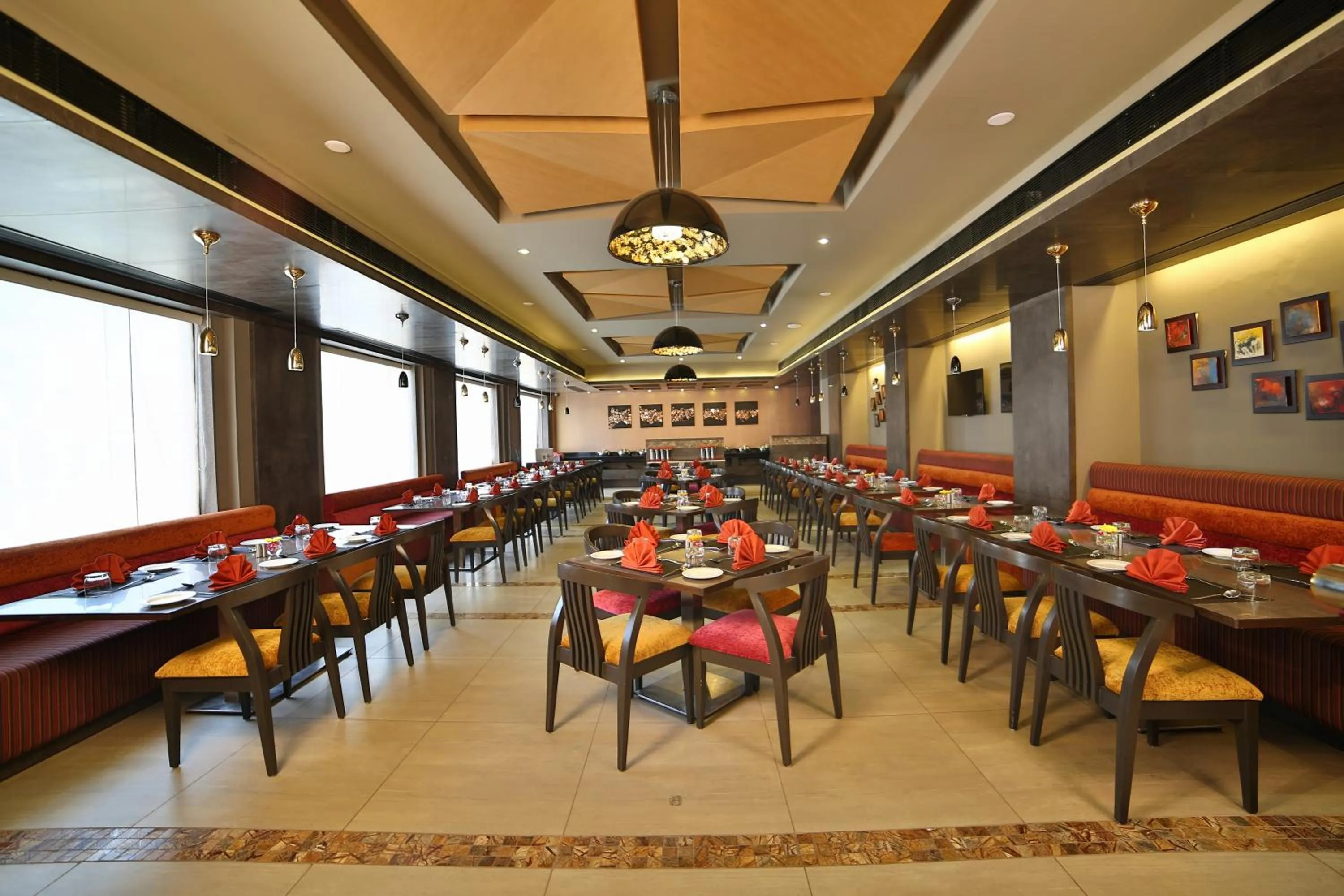 Restaurant/places to eat in HOTEL G EXPRESS Formerly Known as TGB Express