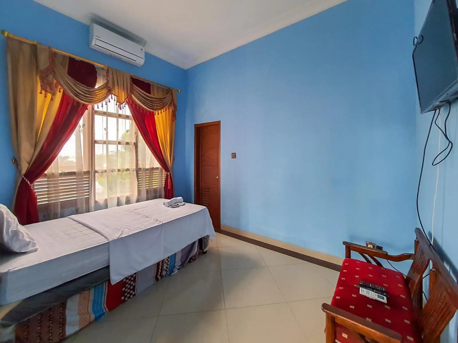 Bed in Pakde air cafe and homestay Grabag Magelang Mitra RedDoorz