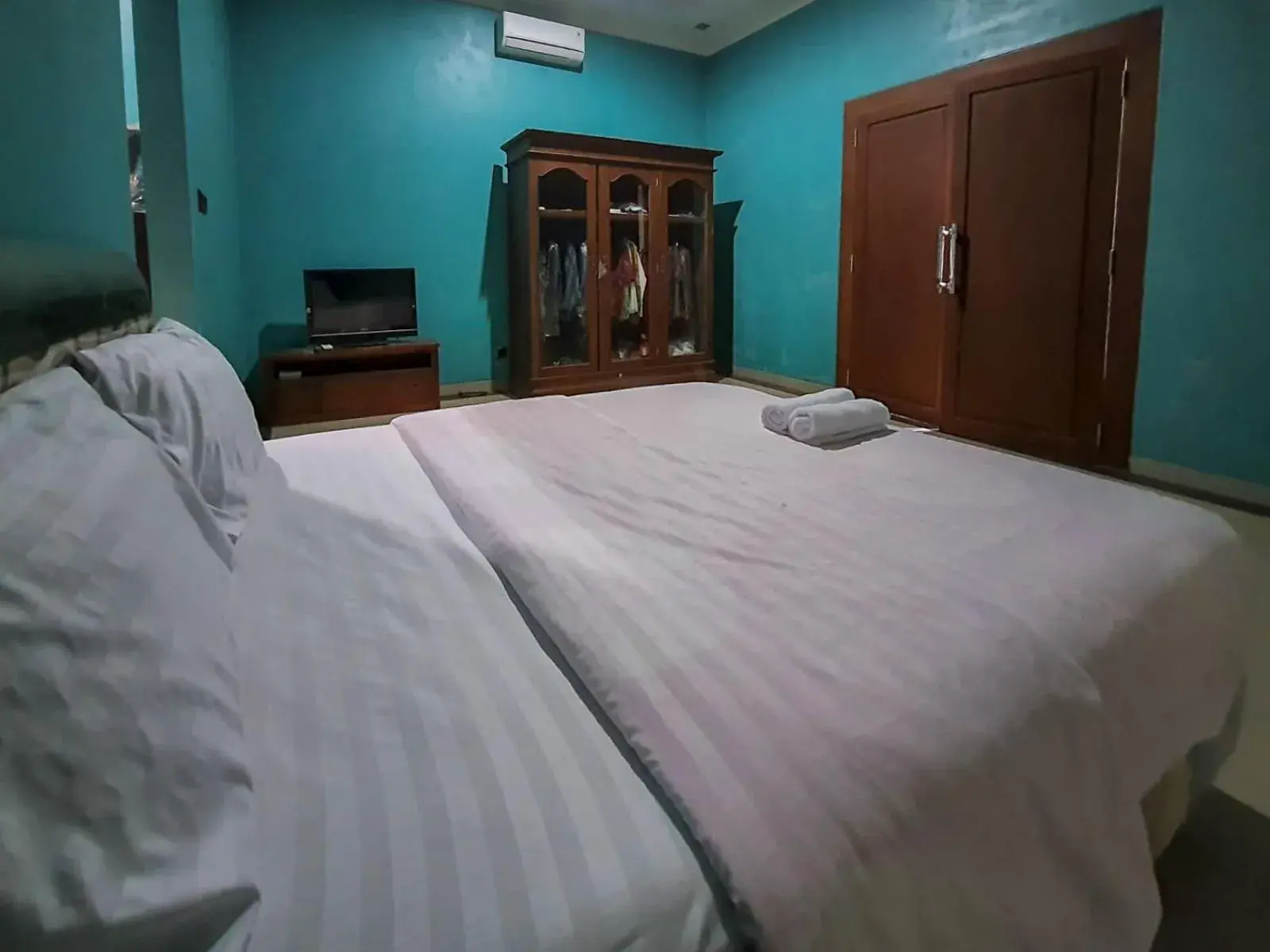 Bed in Pakde air cafe and homestay Grabag Magelang Mitra RedDoorz Bed in Pakde air cafe and homestay Grabag Magelang Mitra RedDoorz
