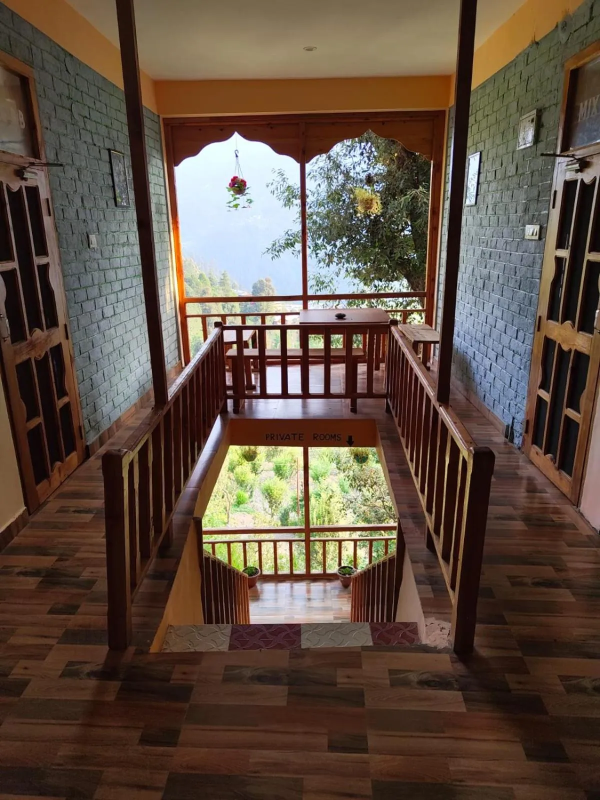 Balcony/Terrace in MOZO Inn&Cafe Jibhi