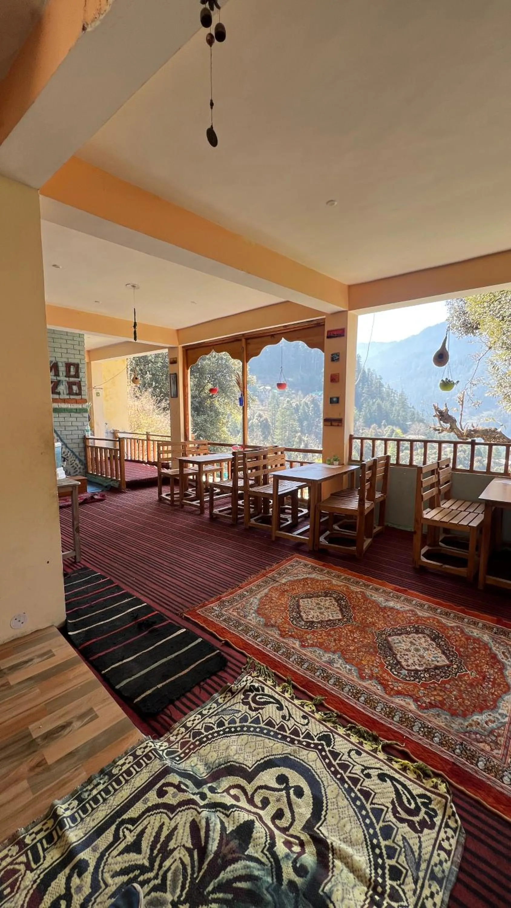 Restaurant/places to eat in MOZO Inn&Cafe Jibhi